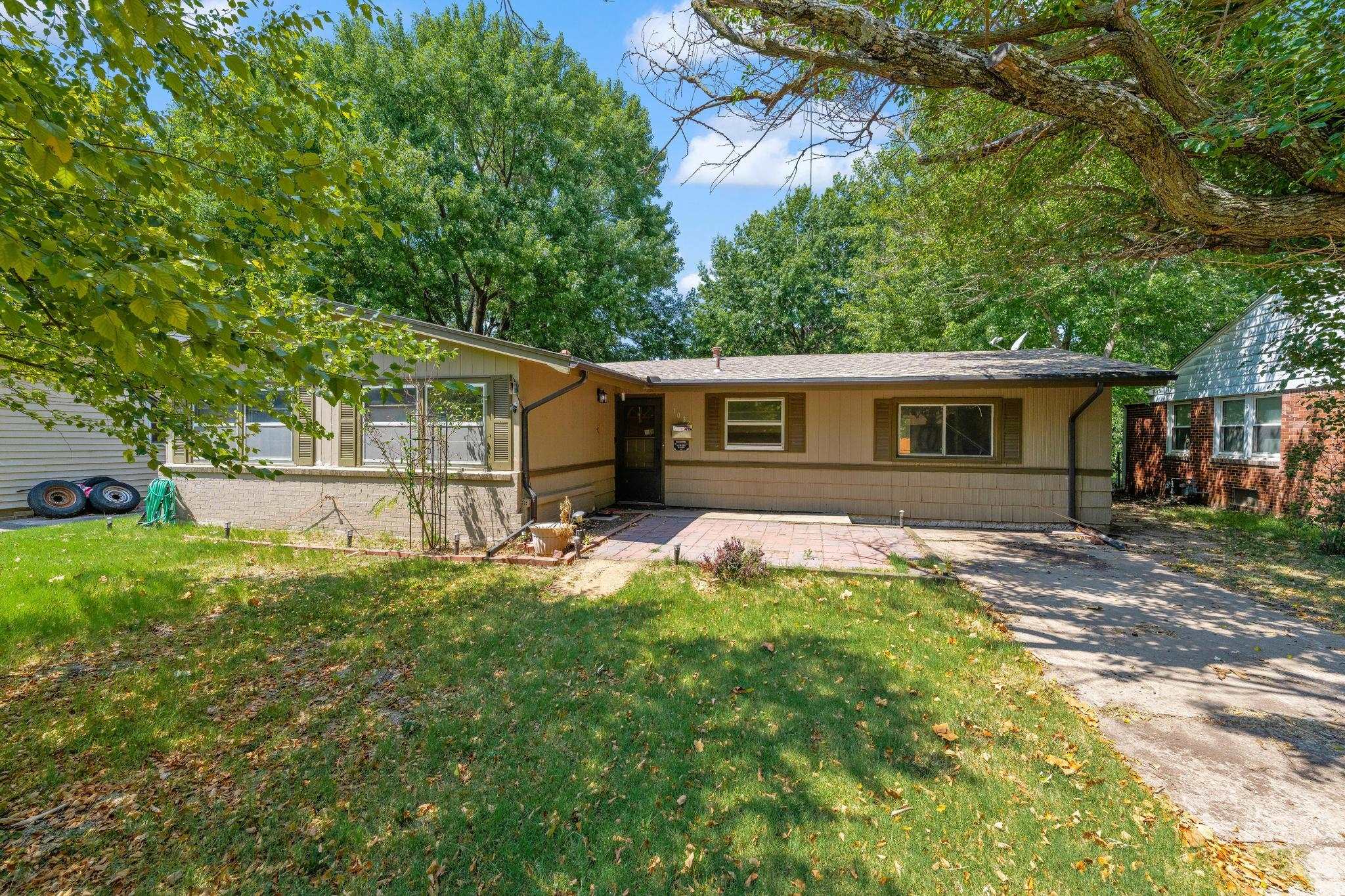 1037 Inverness Dr Property Photo 35