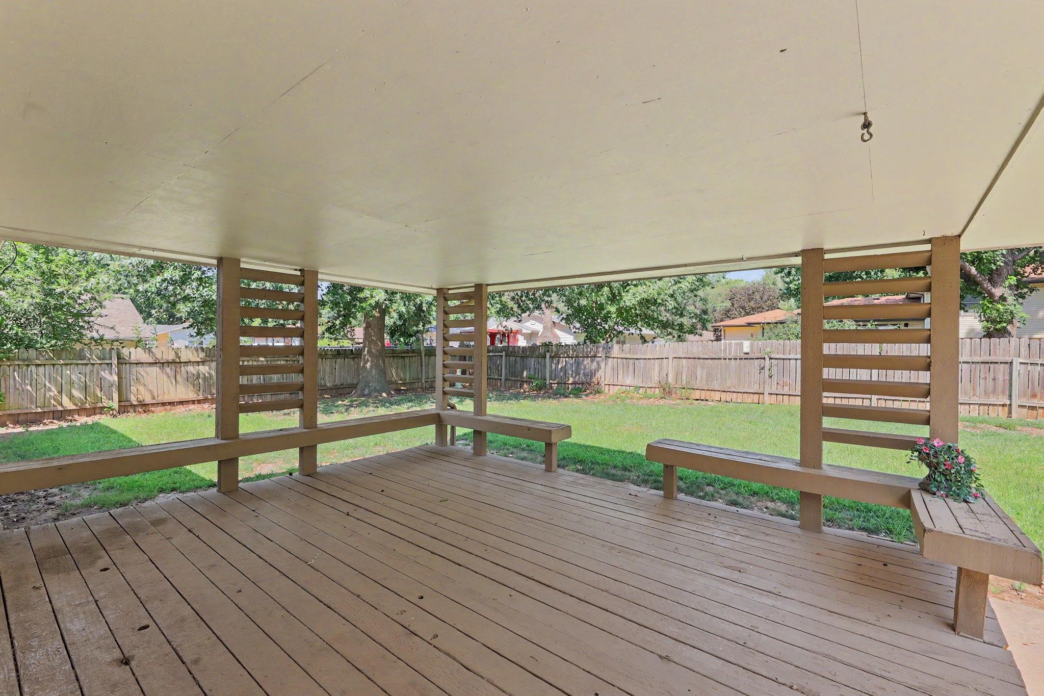 1306 E Brookfield Lane Property Photo 6