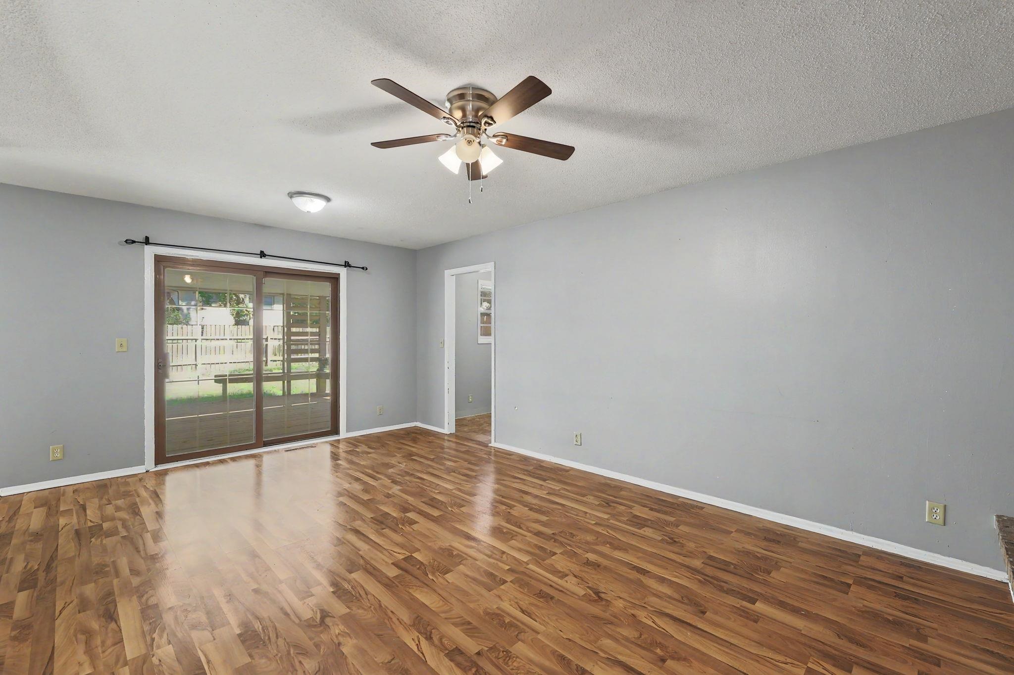 1306 E Brookfield Lane Property Photo 8