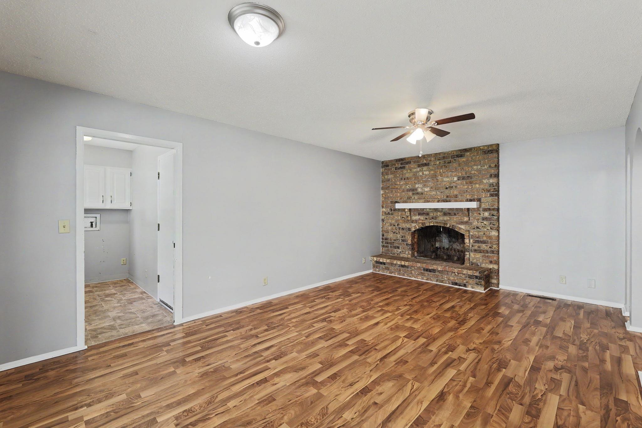 1306 E Brookfield Lane Property Photo 9