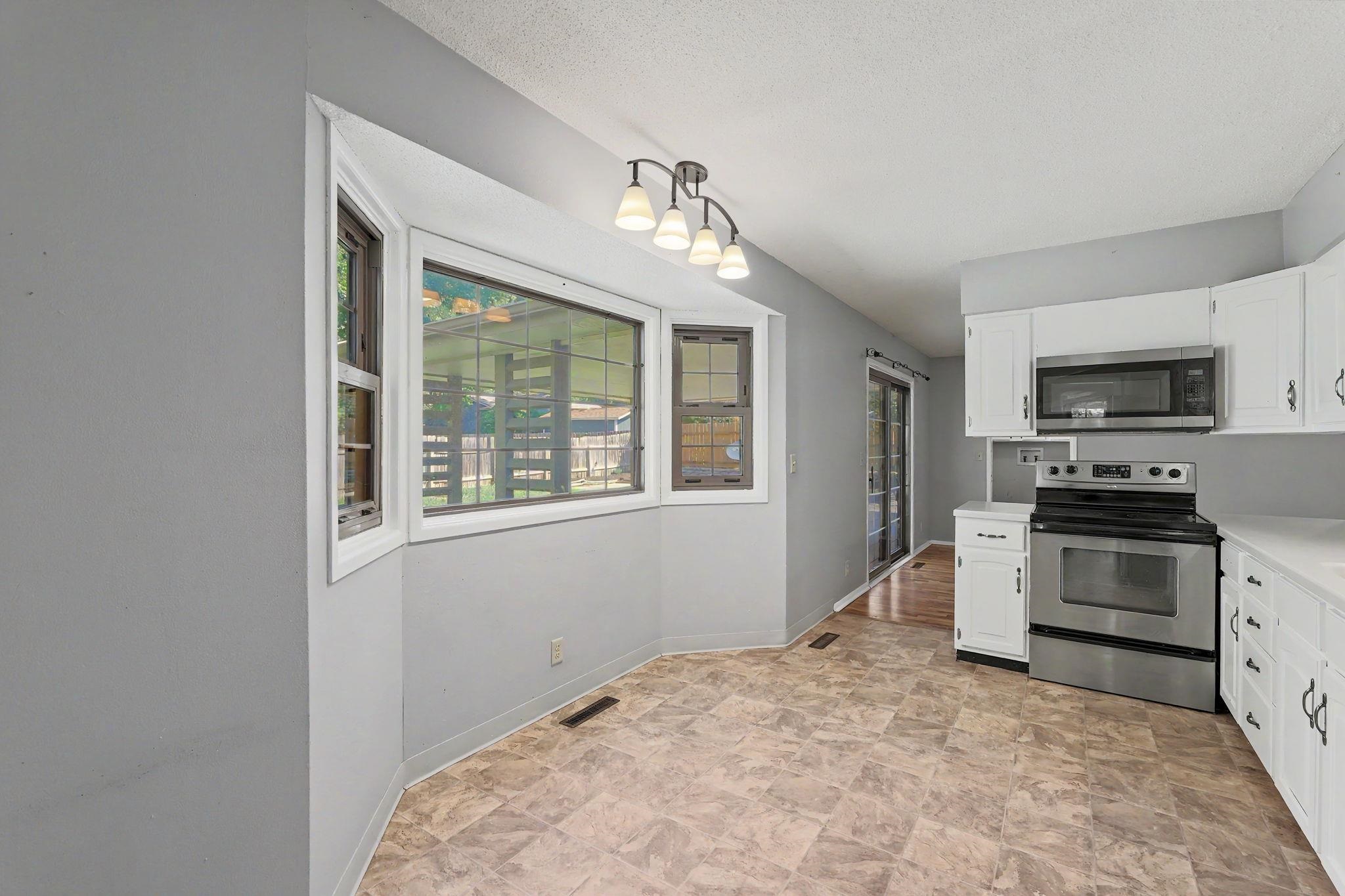 1306 E Brookfield Lane Property Photo 11