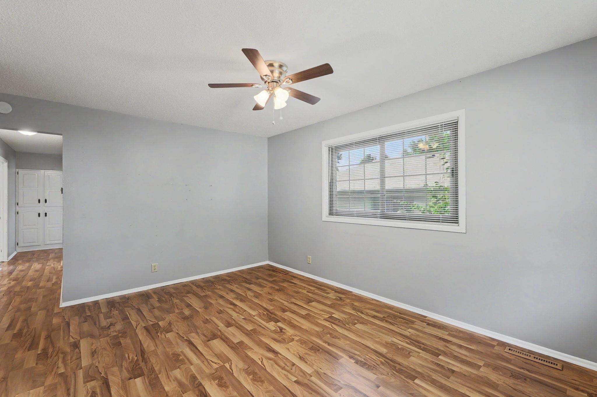 1306 E Brookfield Lane Property Photo 13