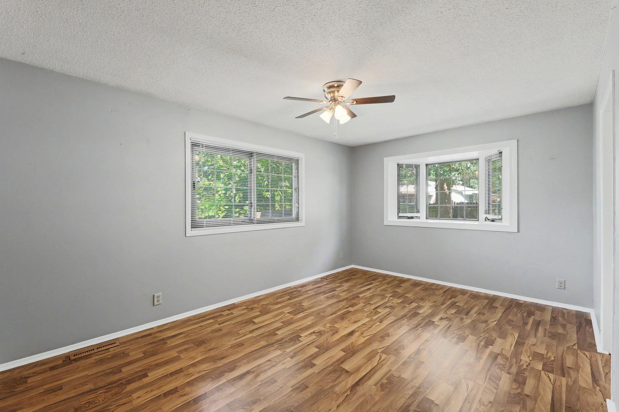 1306 E Brookfield Lane Property Photo 15