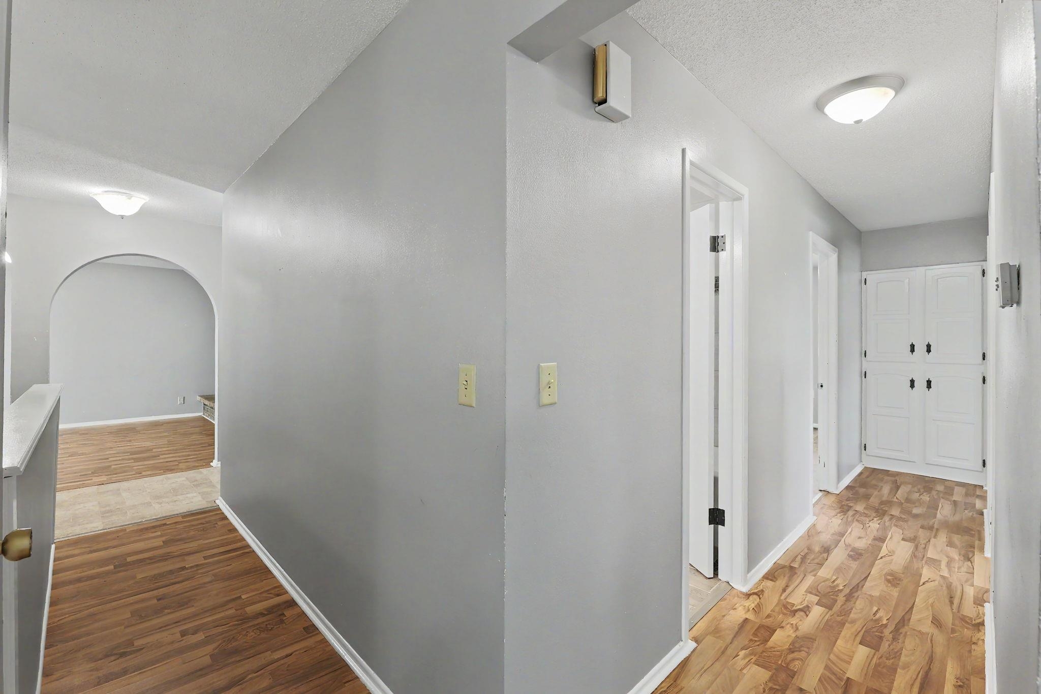 1306 E Brookfield Lane Property Photo 16