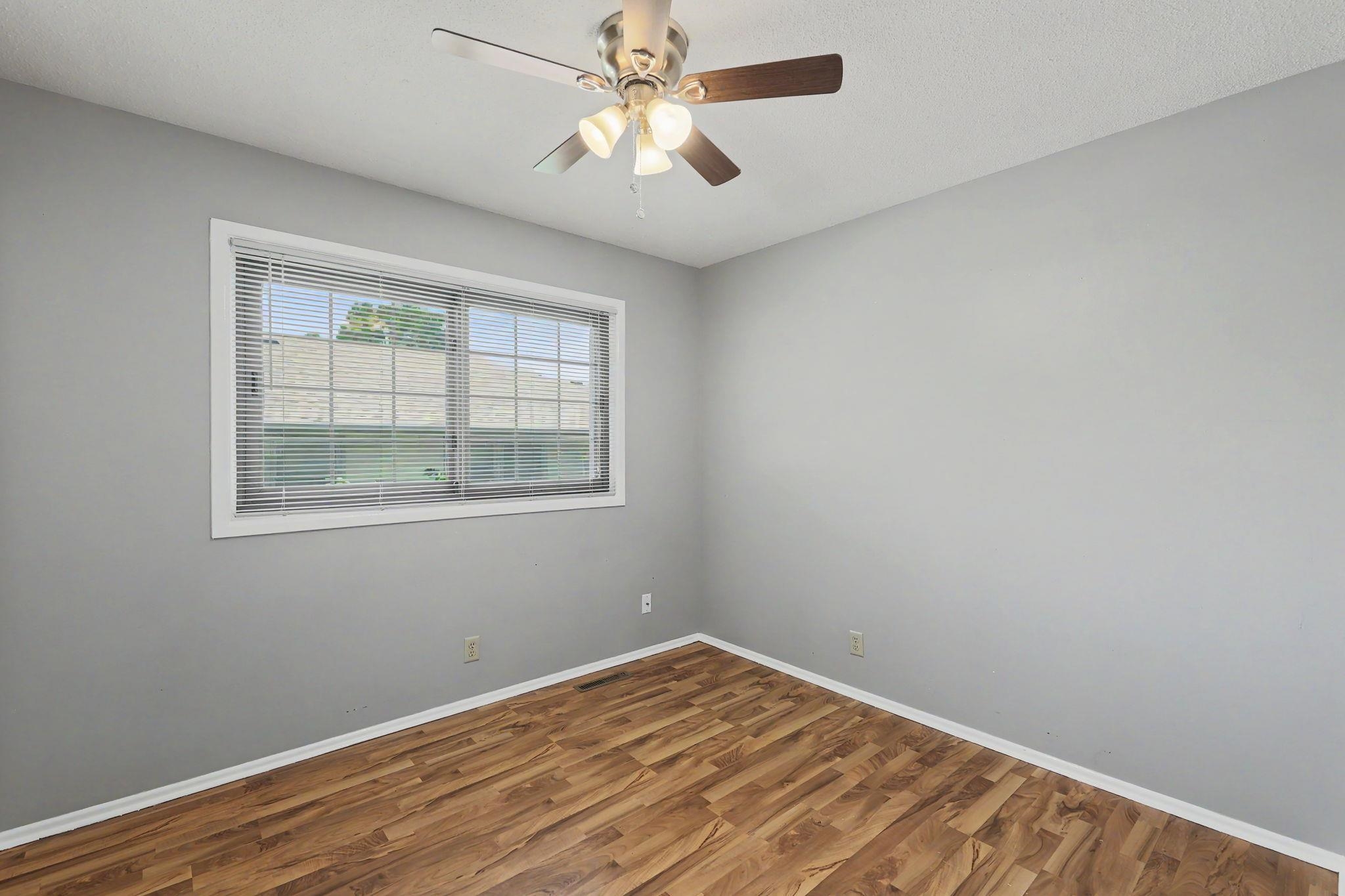 1306 E Brookfield Lane Property Photo 17