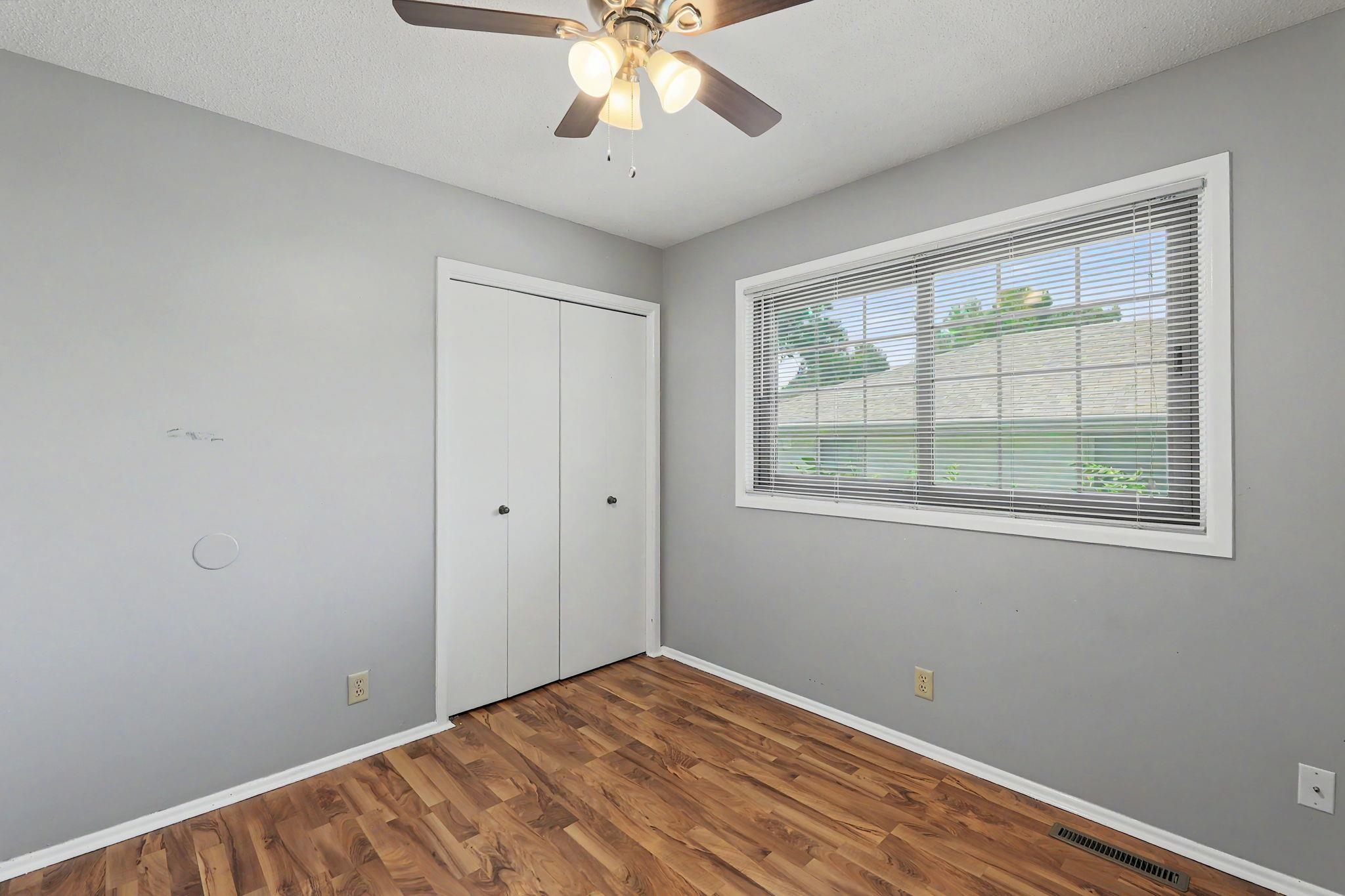 1306 E Brookfield Lane Property Photo 19
