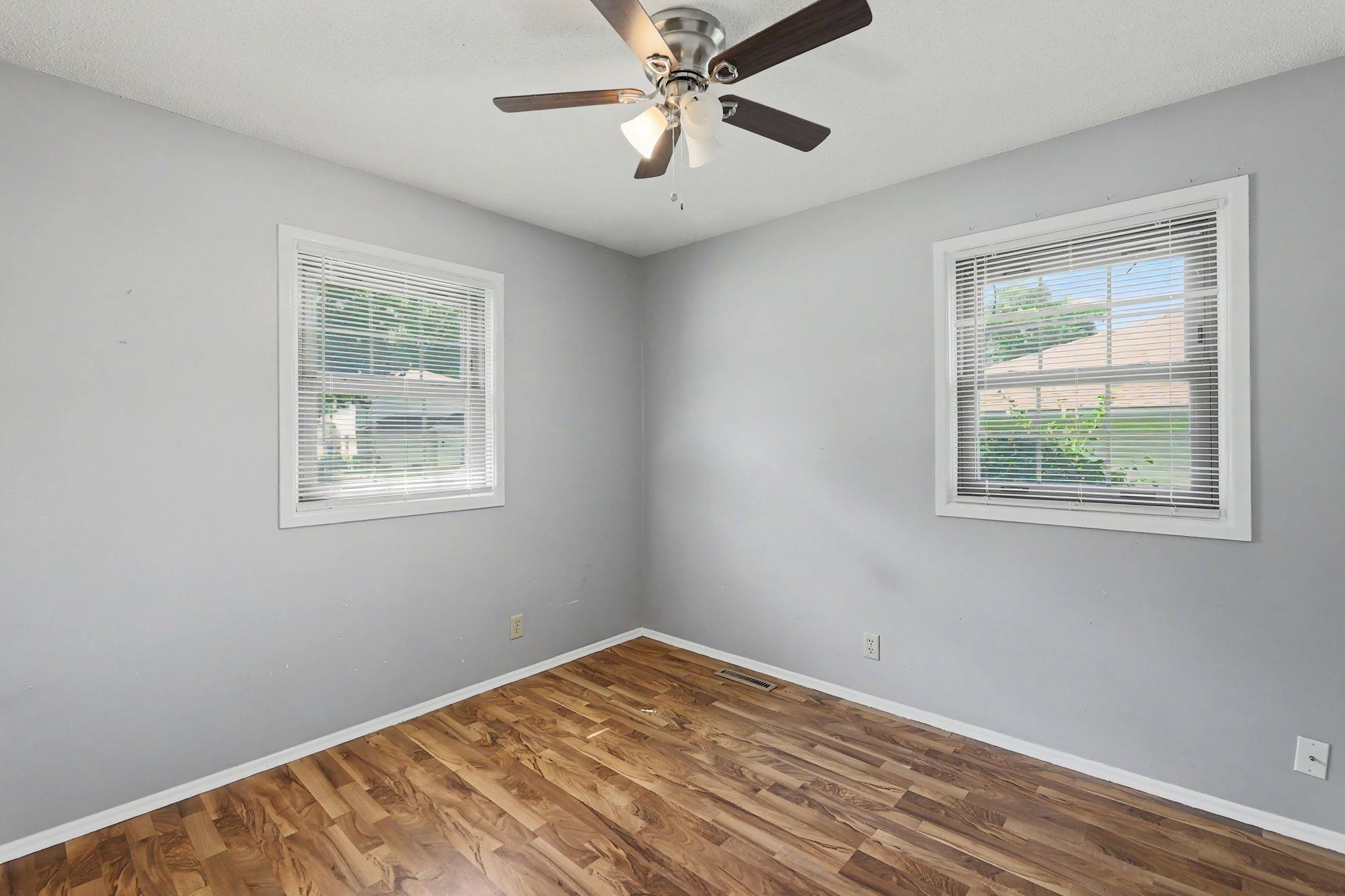 1306 E Brookfield Lane Property Photo 20