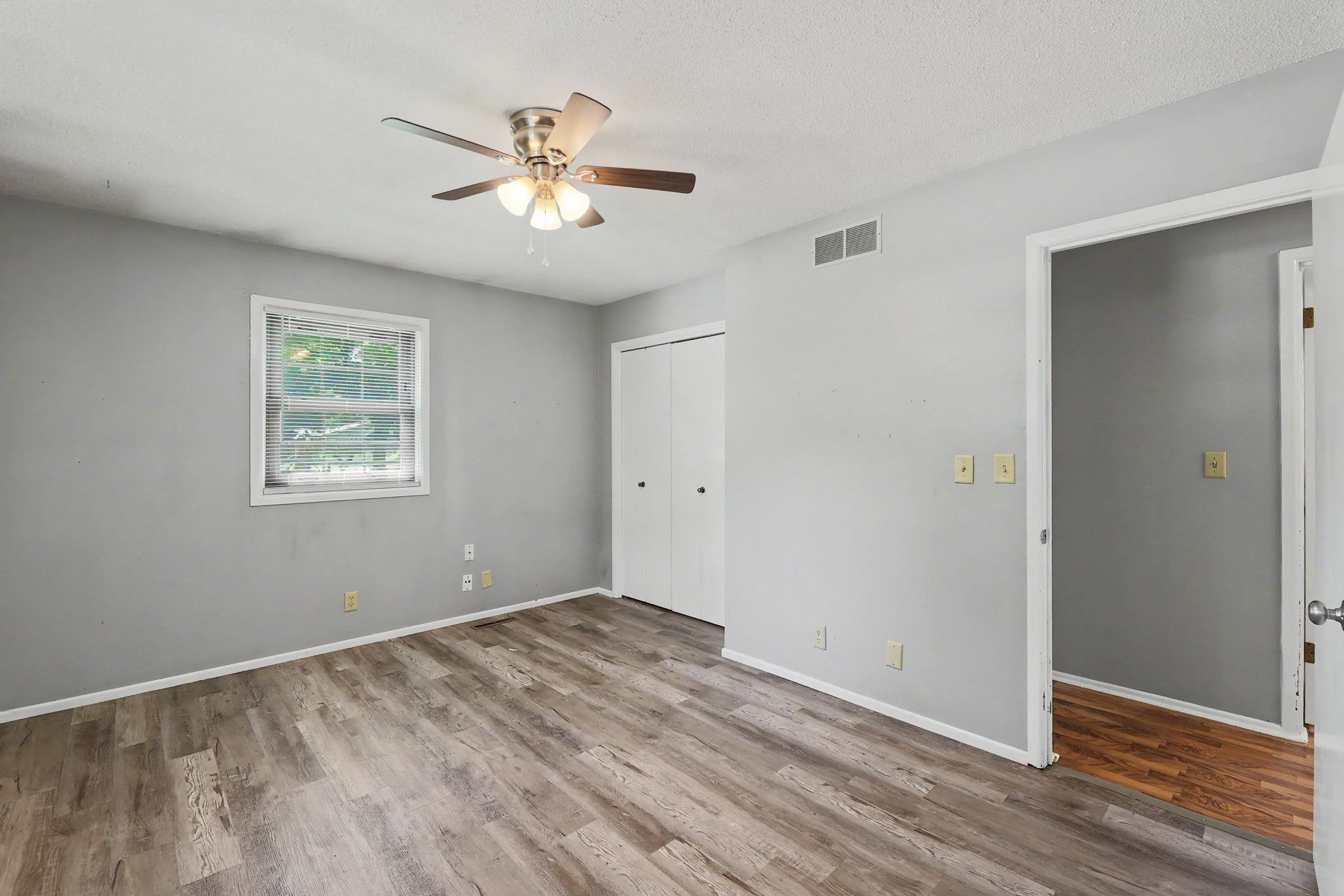 1306 E Brookfield Lane Property Photo 24