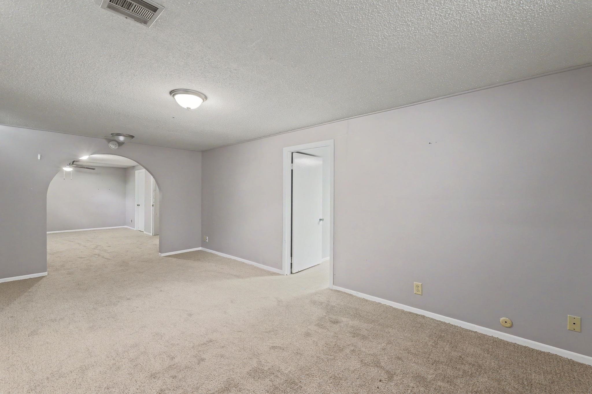 1306 E Brookfield Lane Property Photo 28