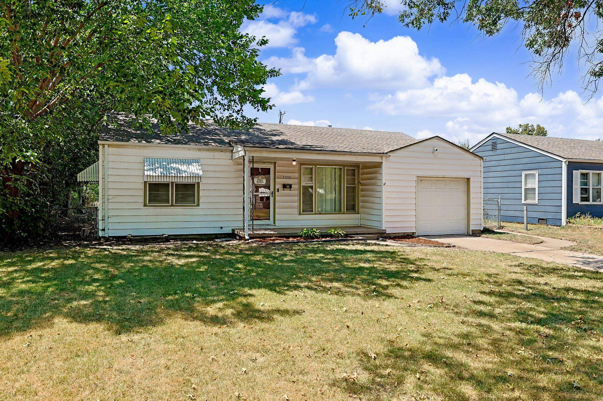 3255 S Gold Property Photo 2