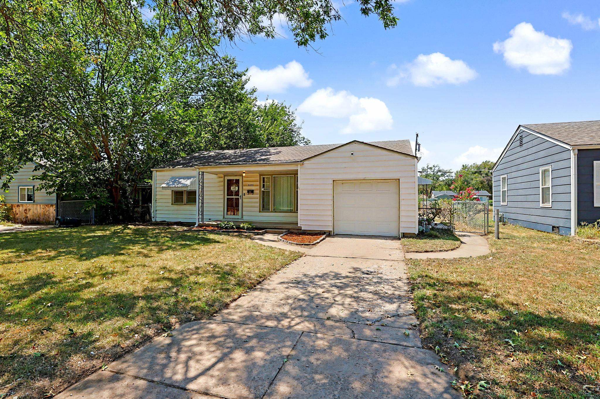 3255 S Gold Property Photo 3