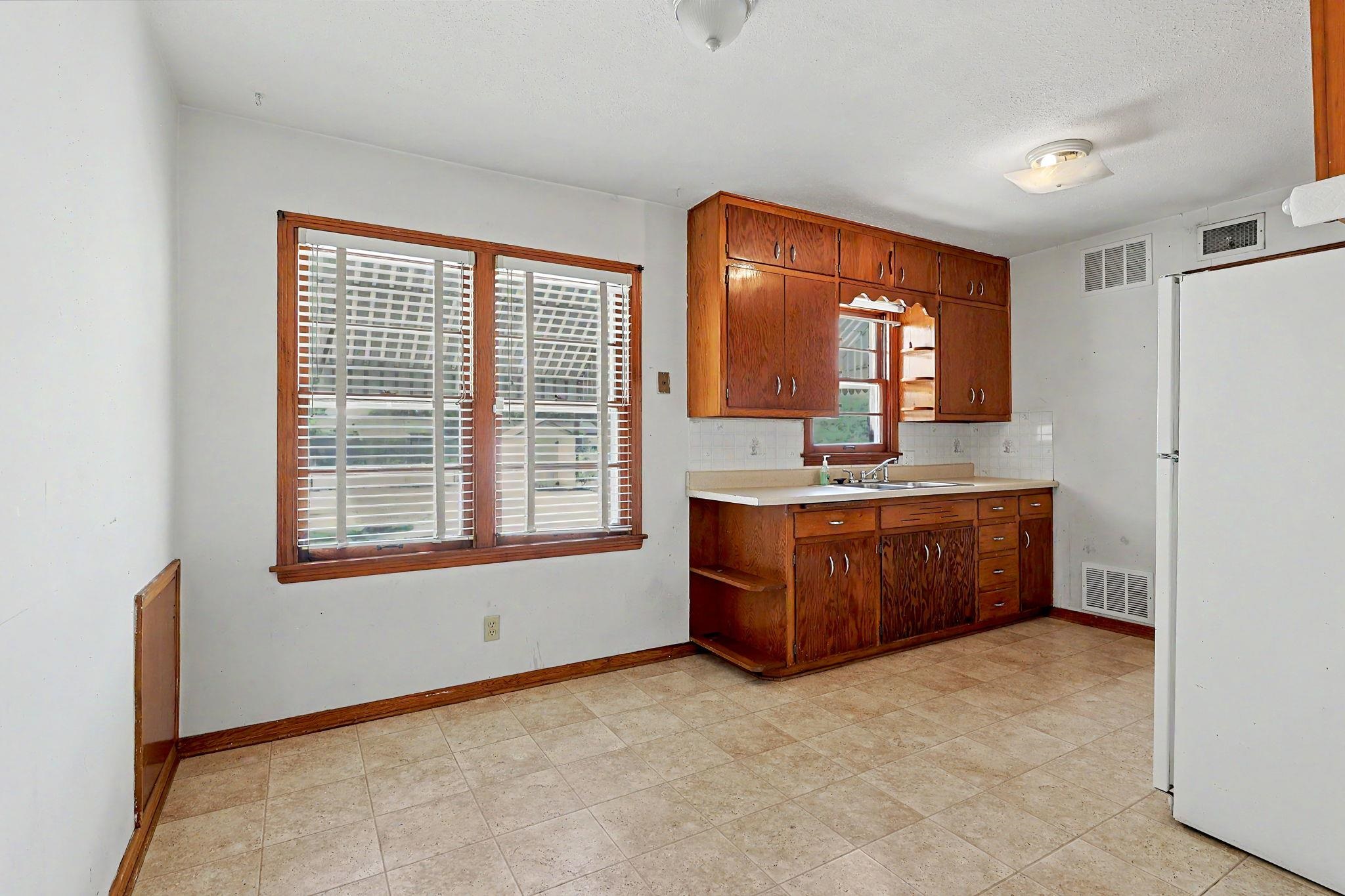 3255 S Gold Property Photo 10