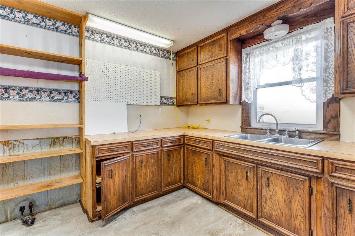 16911 S Woodberry Property Photo 6