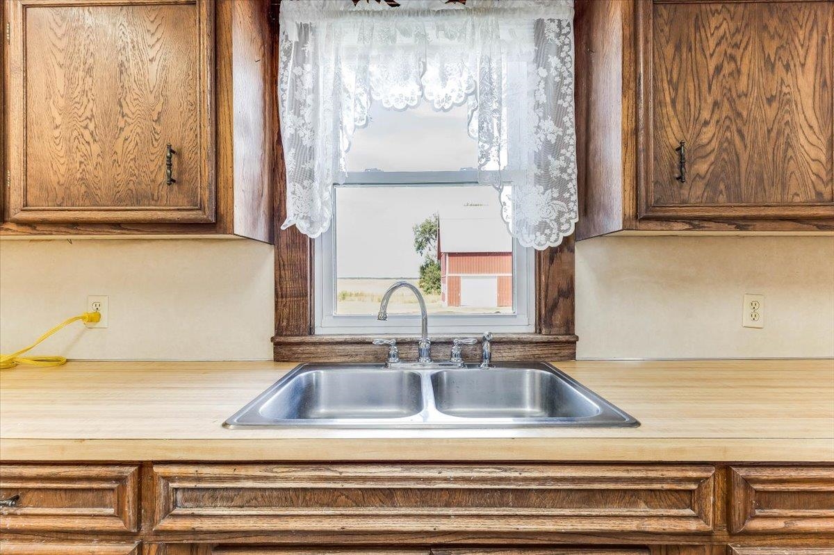 16911 S Woodberry Property Photo 8
