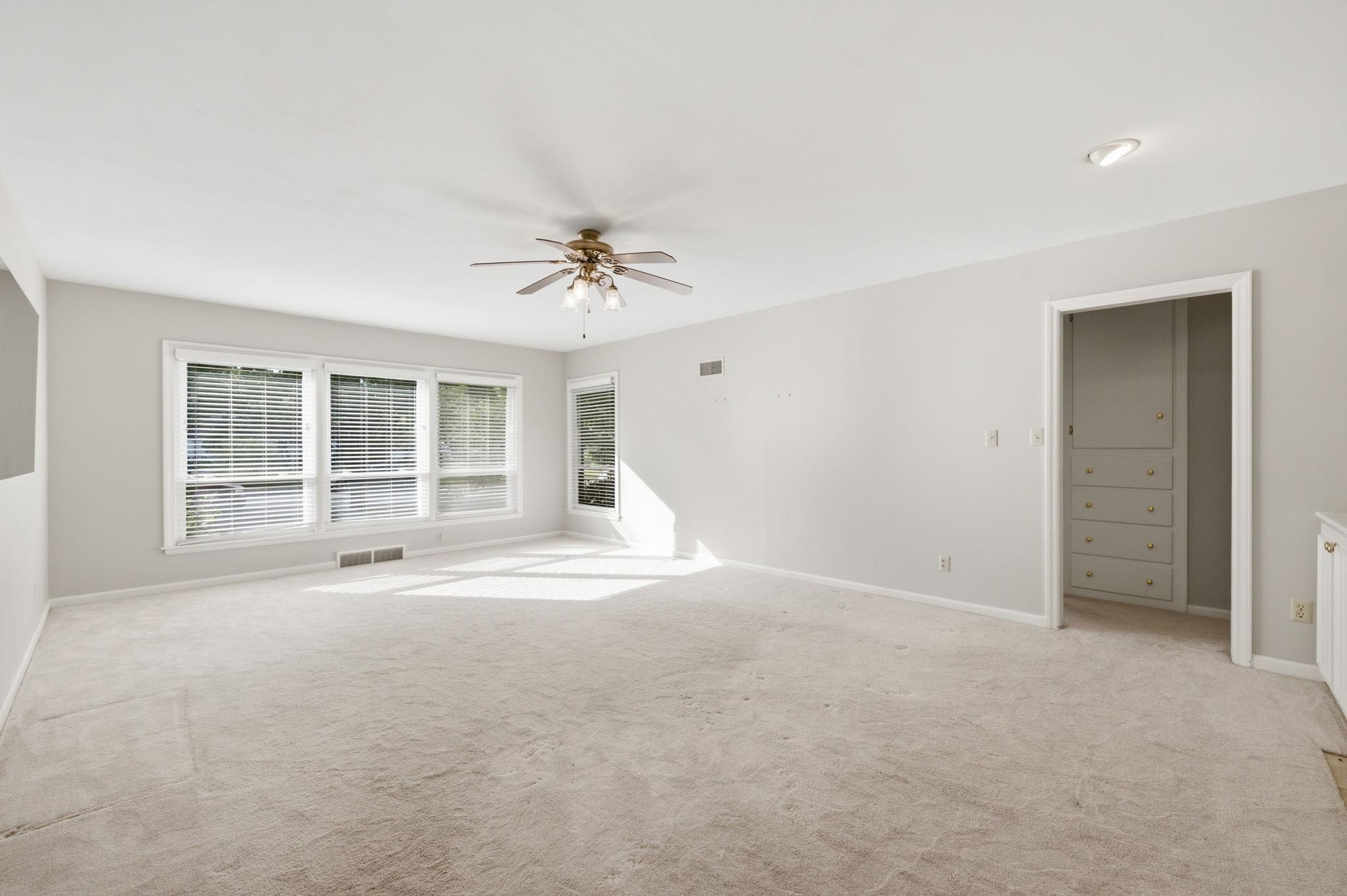 225 N Patton St Property Photo 6