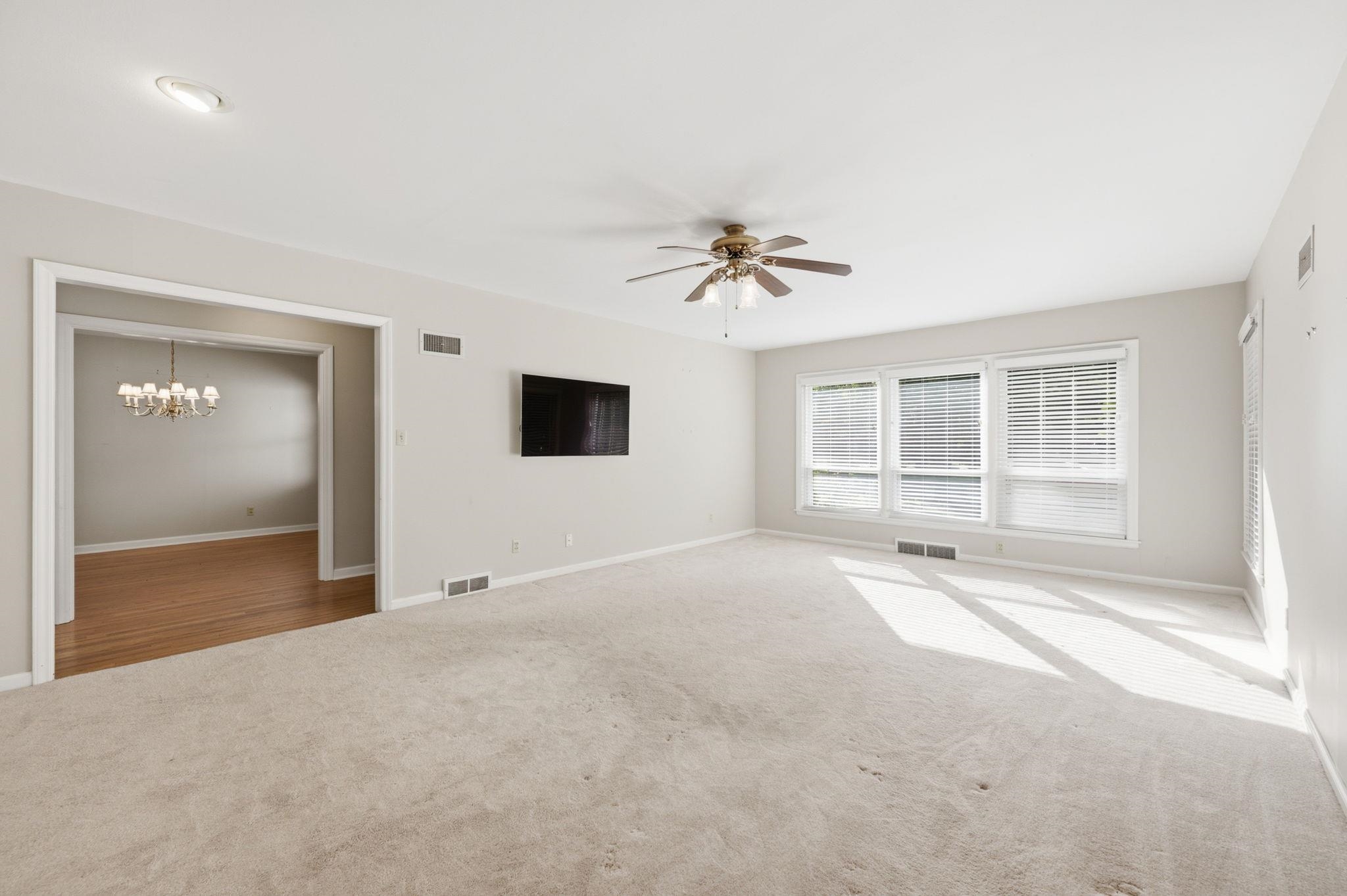 225 N Patton St Property Photo 8
