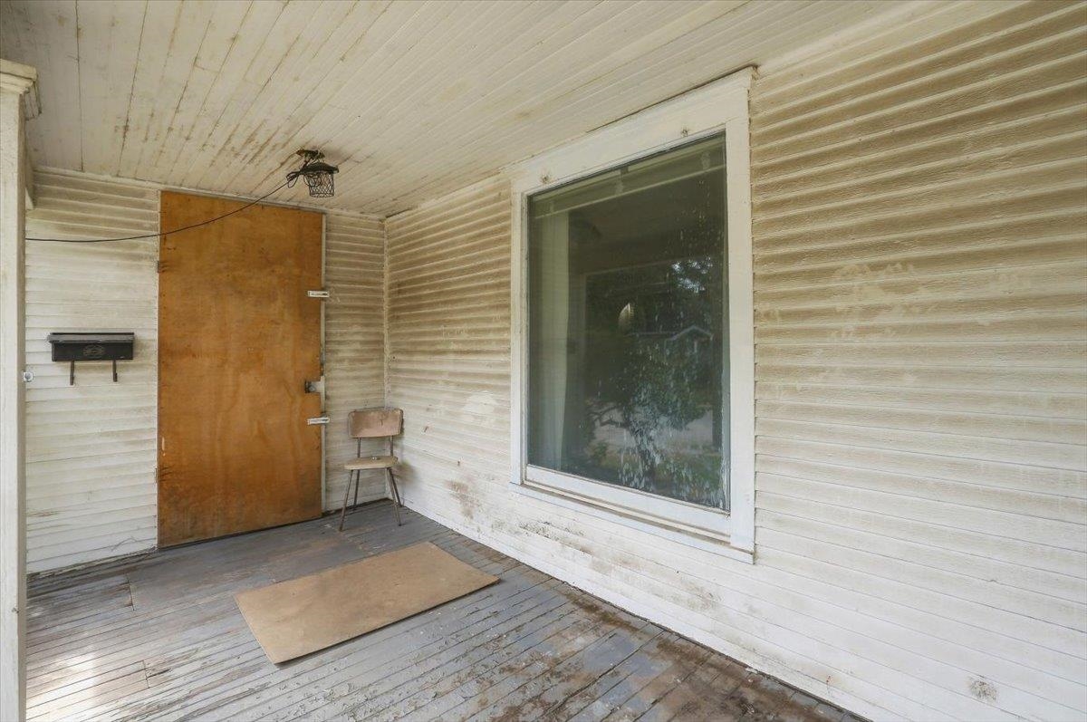 230 W 15th St N Property Photo 3
