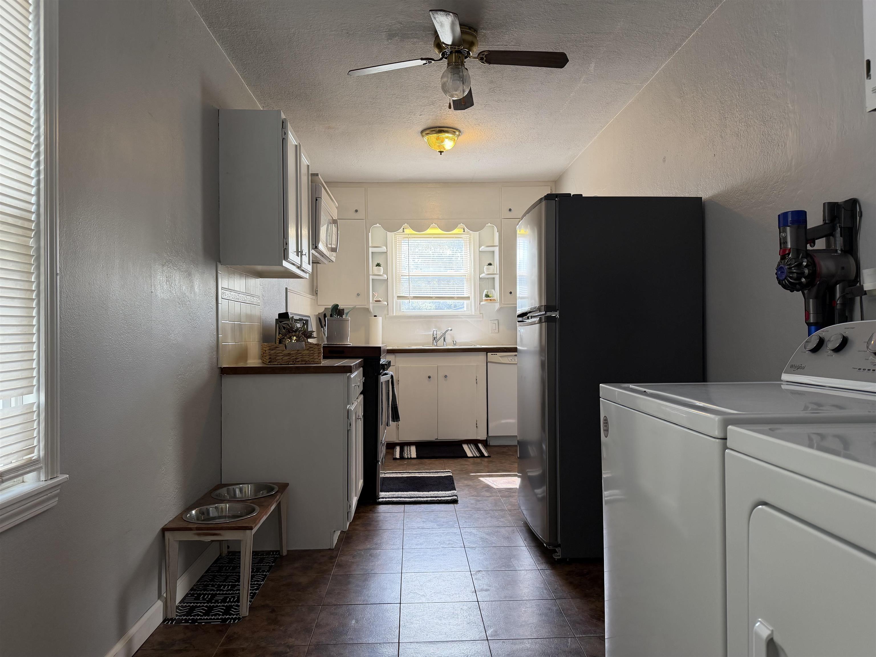 1236 N Dearborn St Property Photo 11