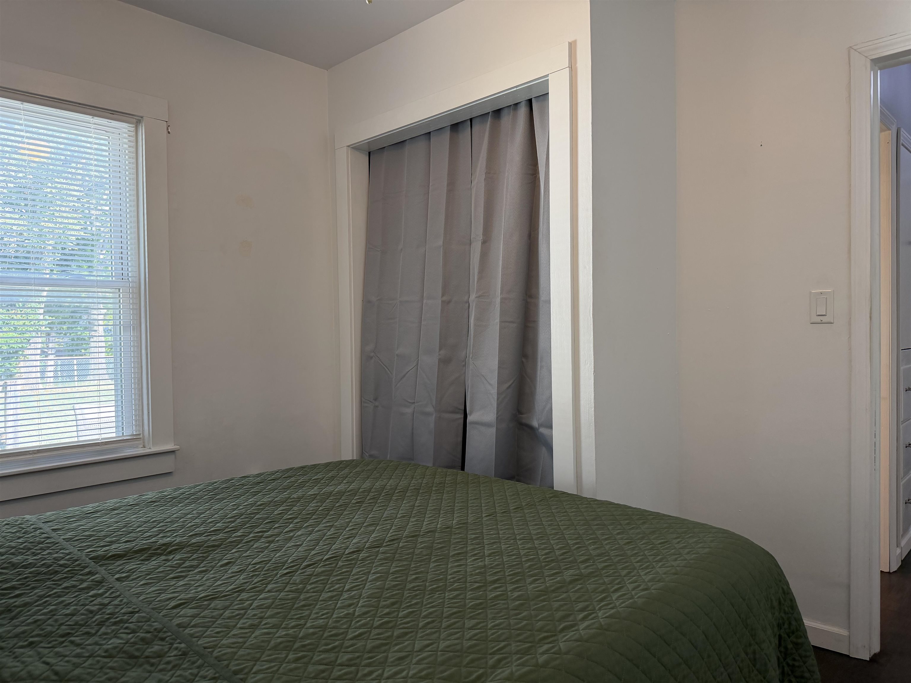 1236 N Dearborn St Property Photo 13