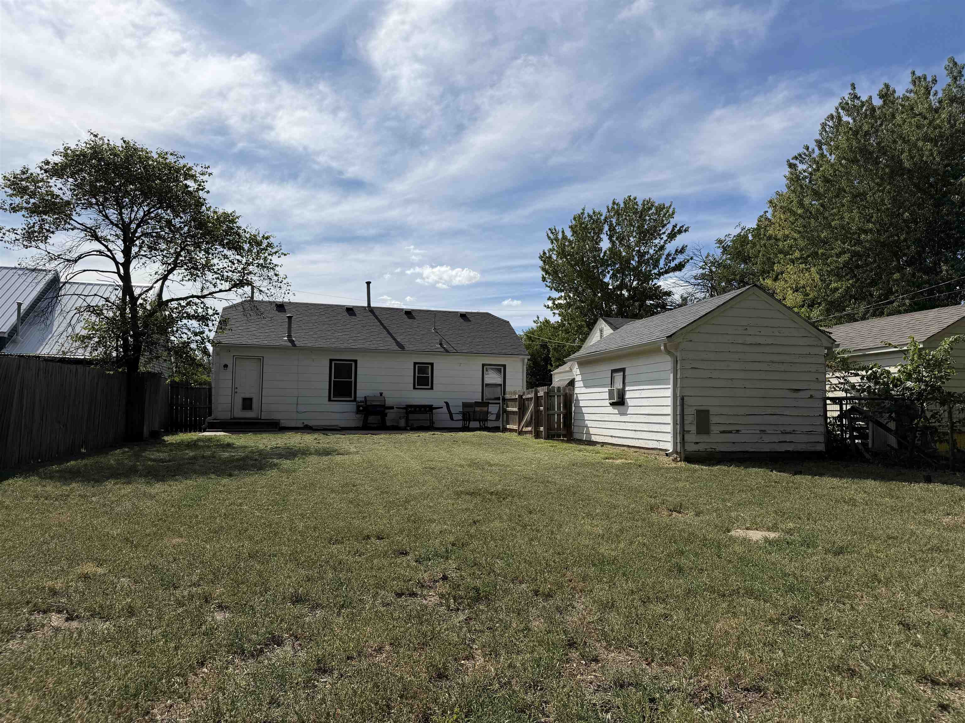 1236 N Dearborn St Property Photo 18