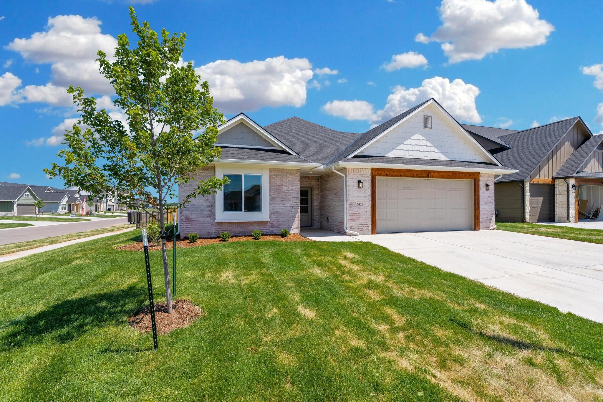 706 N Rainbow Lake Ct Property Photo 1