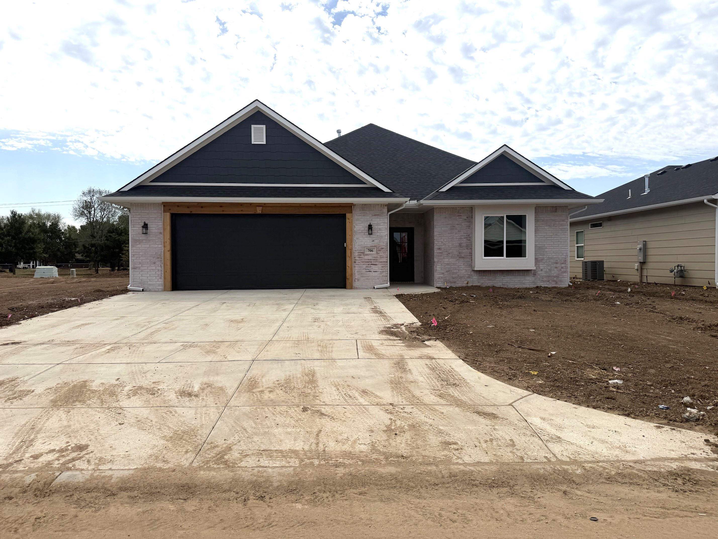706 N Rainbow Lake Ct Property Photo 1