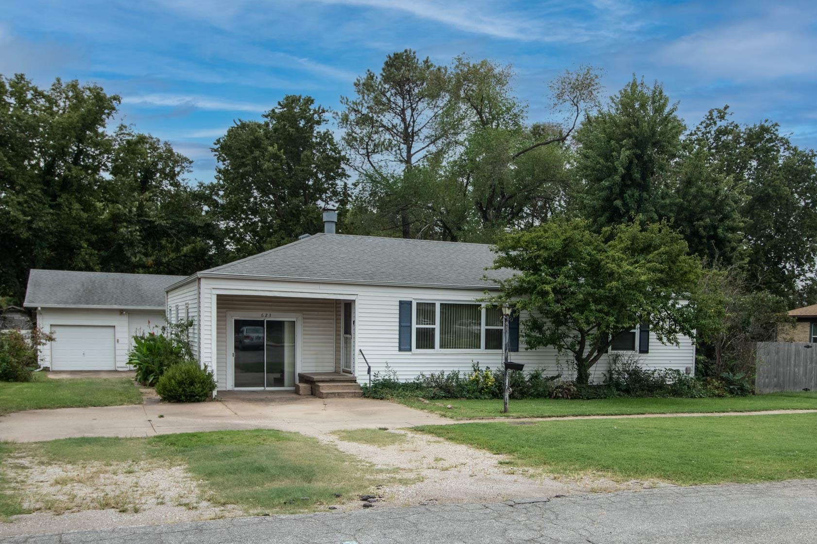 623 E Mulvane Property Photo 1