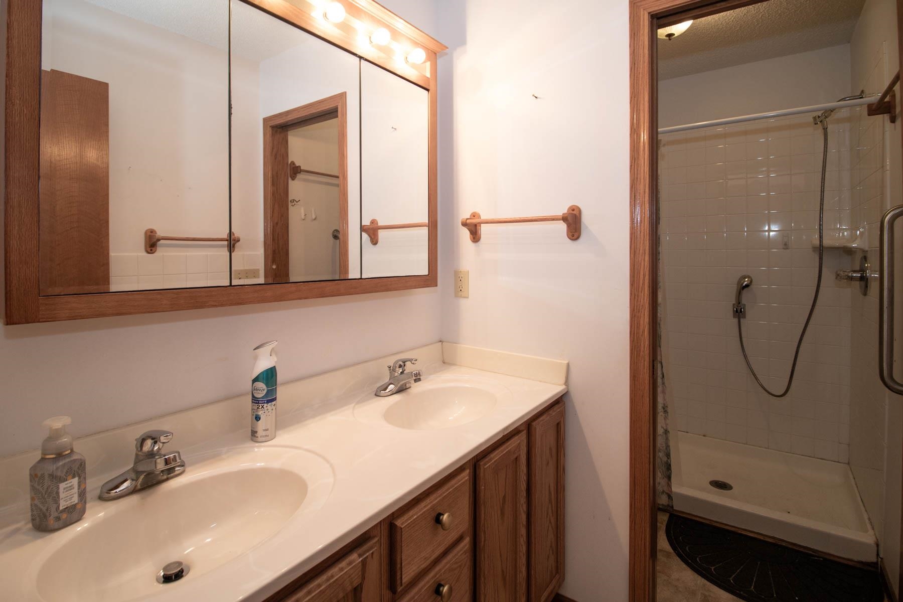 623 E Mulvane Property Photo 8