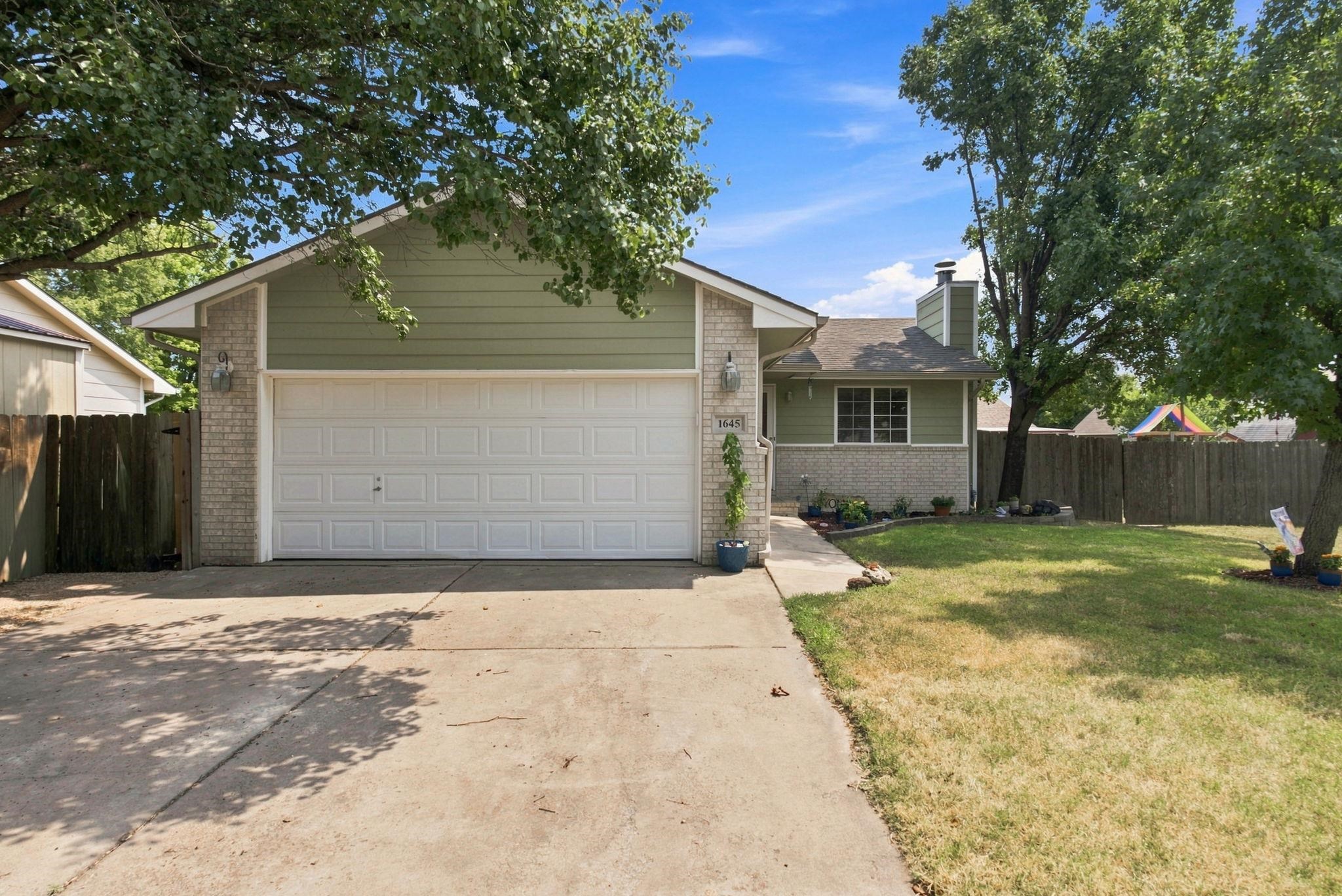1645 S Lark Ct Property Photo 1