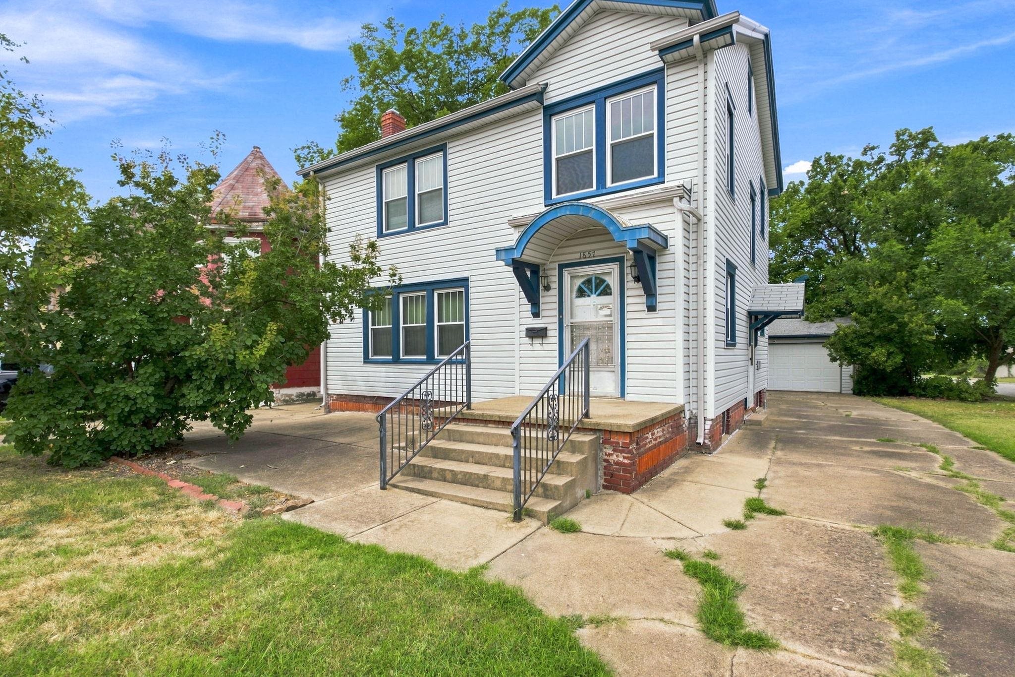 1857 N Lorraine Property Photo 3
