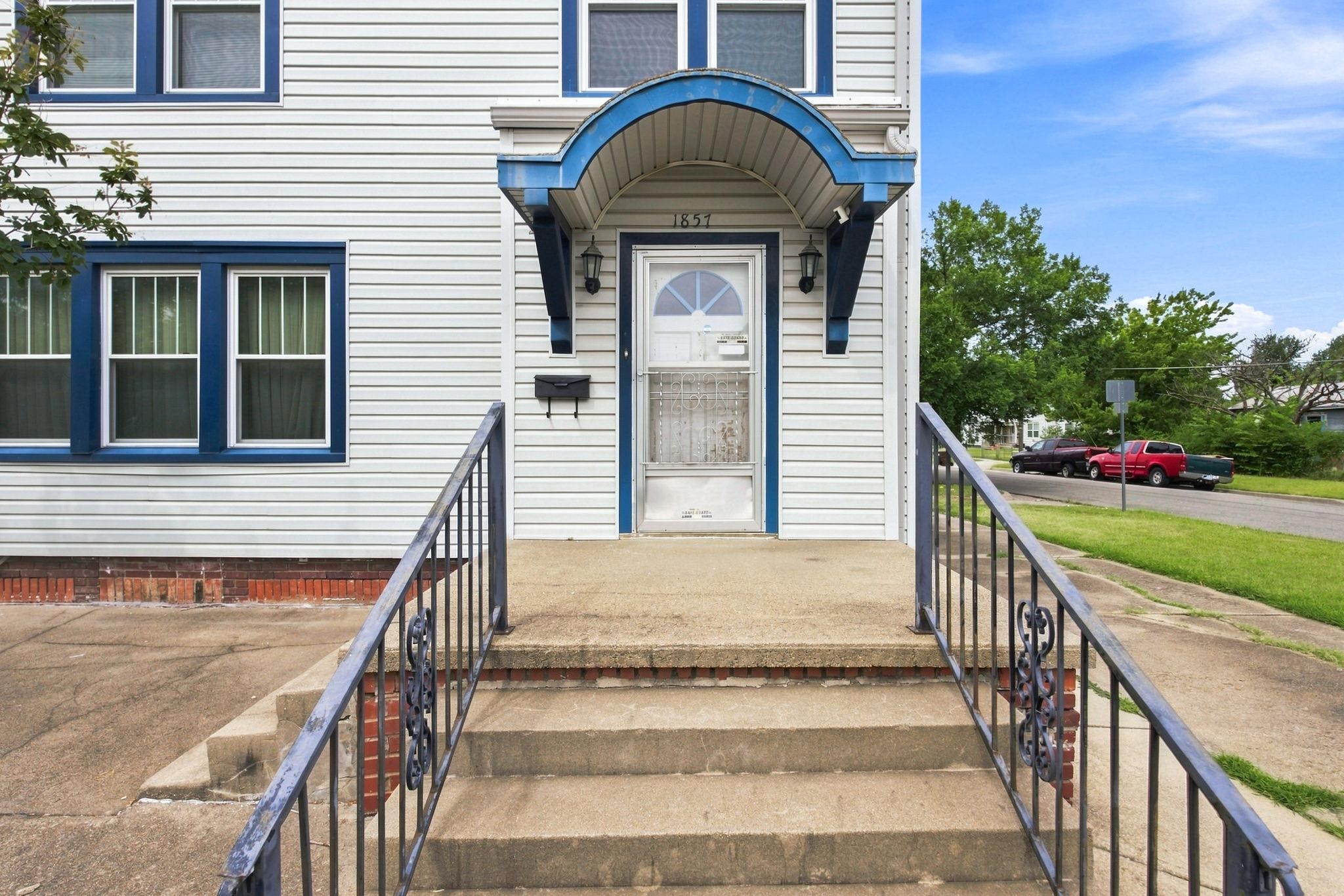 1857 N Lorraine Property Photo 4