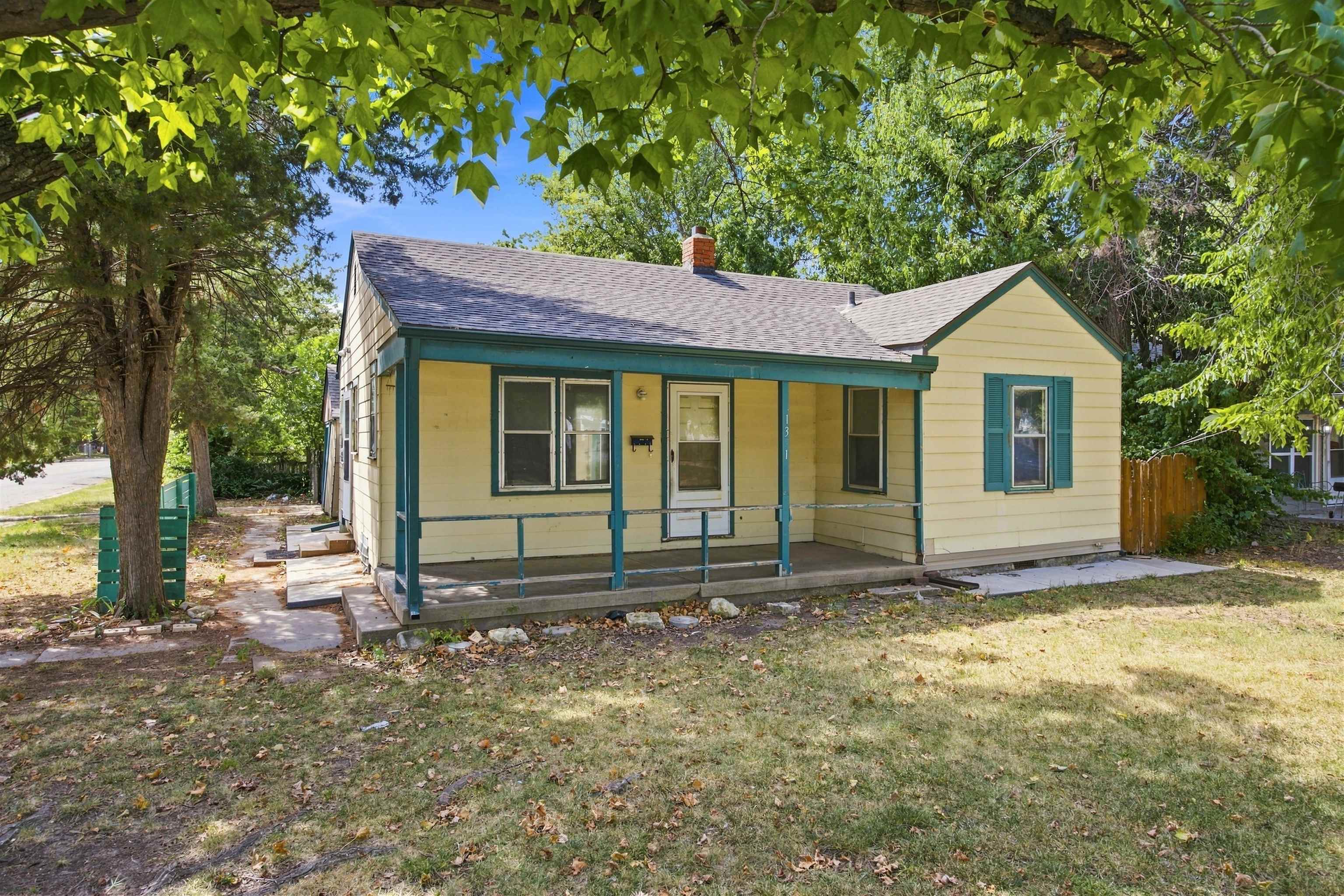 1301 N Dellrose