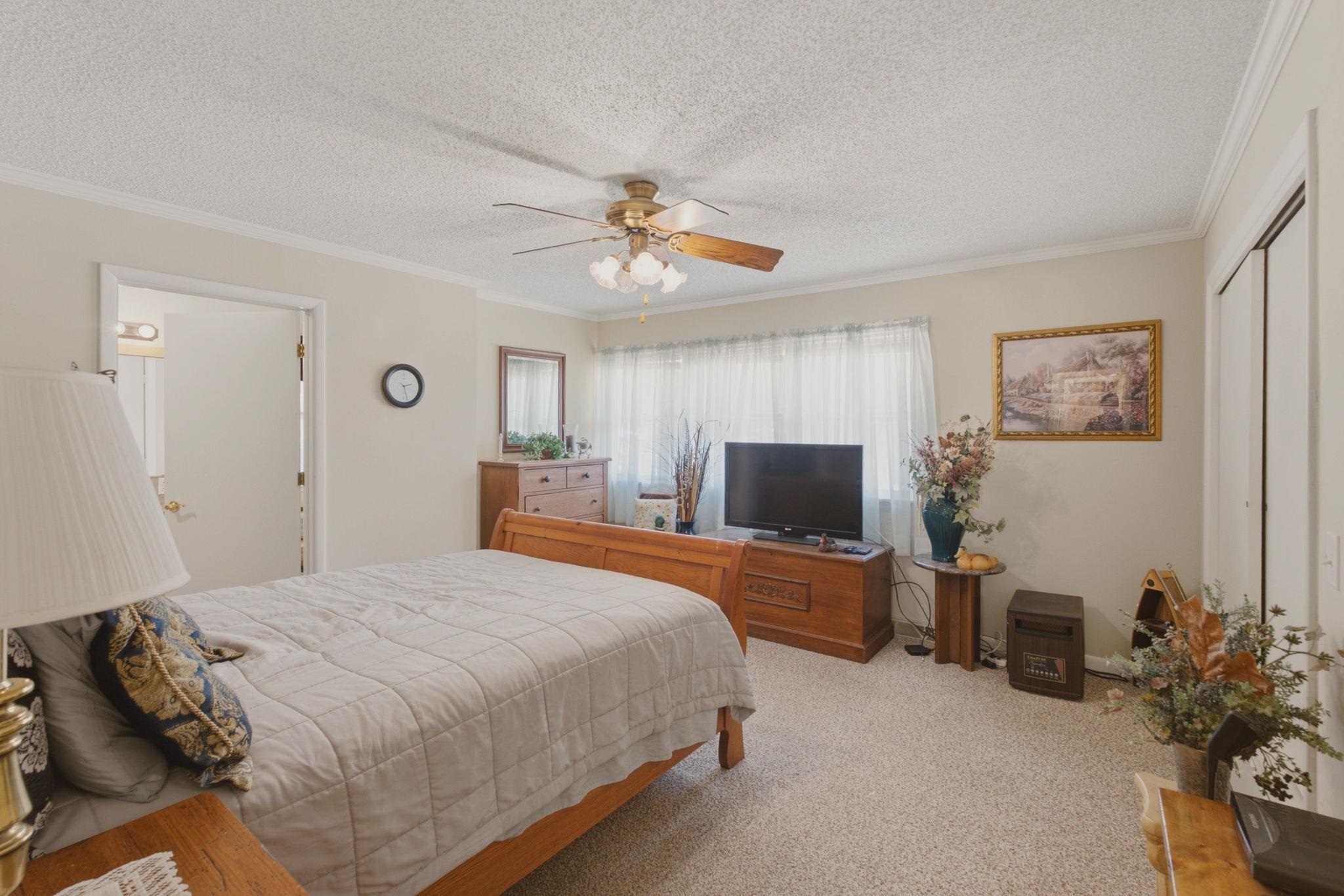 301 E 13th Property Photo 15