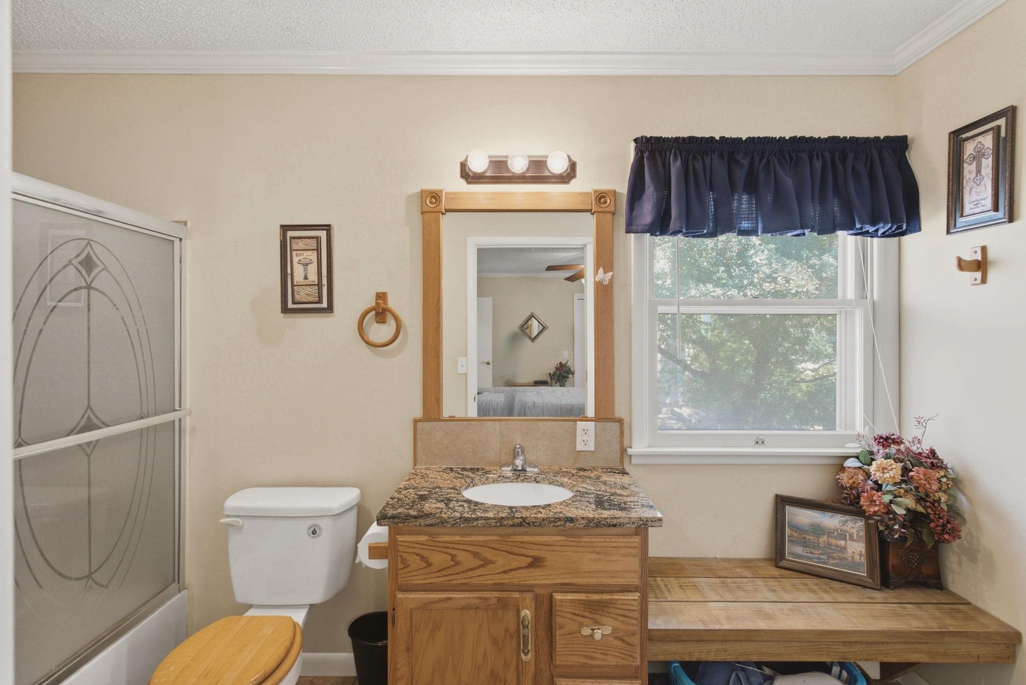 301 E 13th Property Photo 17