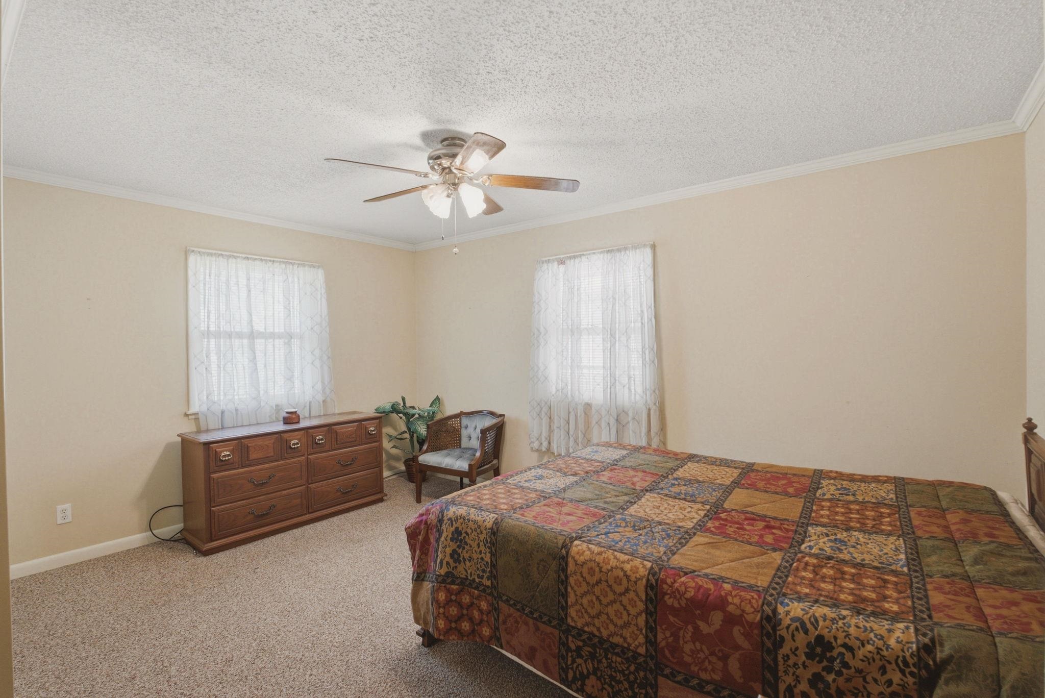 301 E 13th Property Photo 20