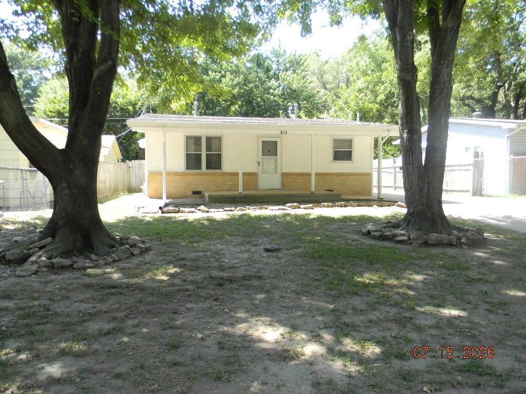 315 S Stewart Dr Property Photo 1