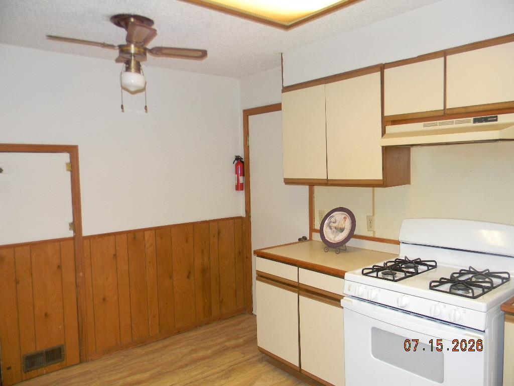 315 S Stewart Dr Property Photo 8