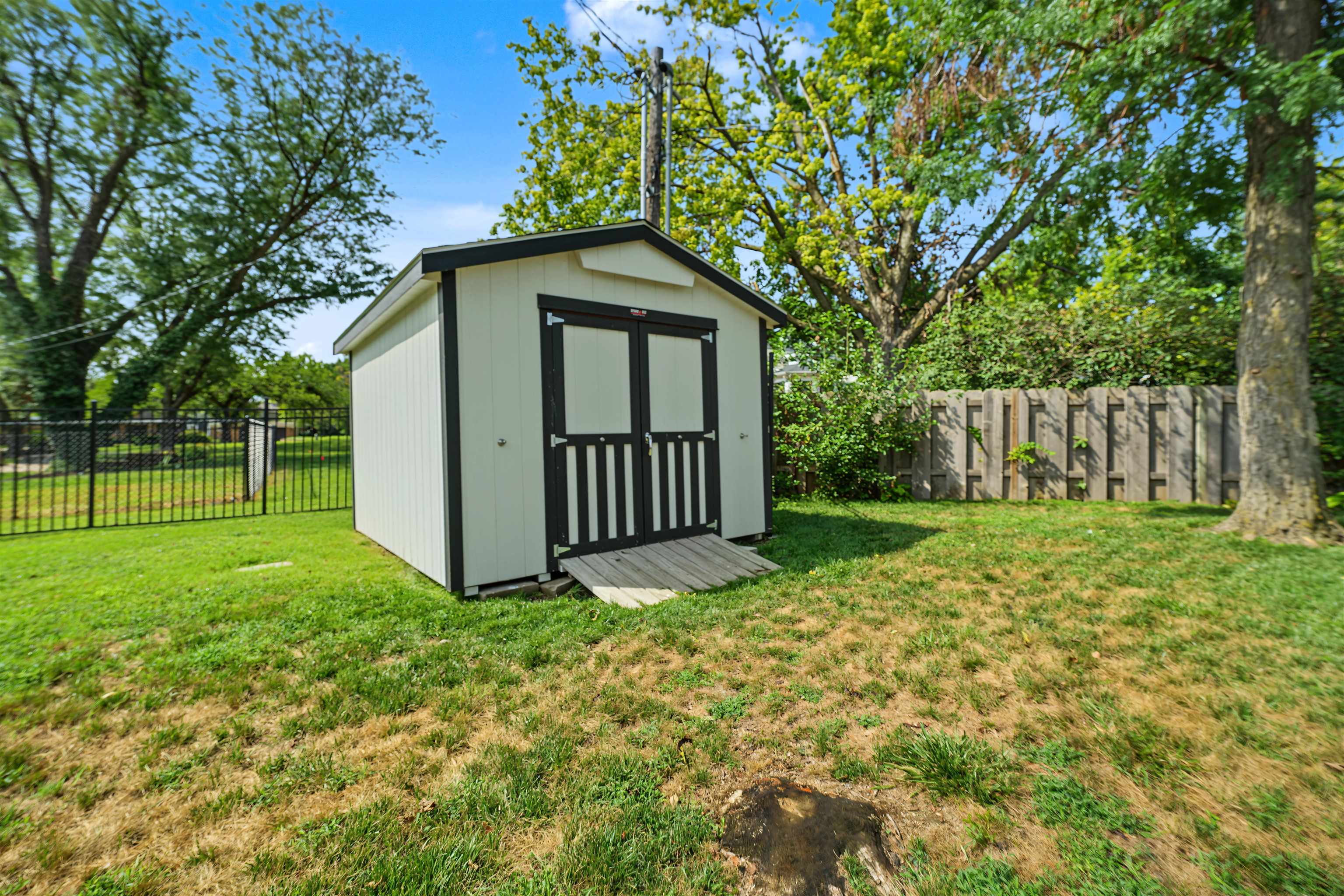 147 Overhill Rd Property Photo 30