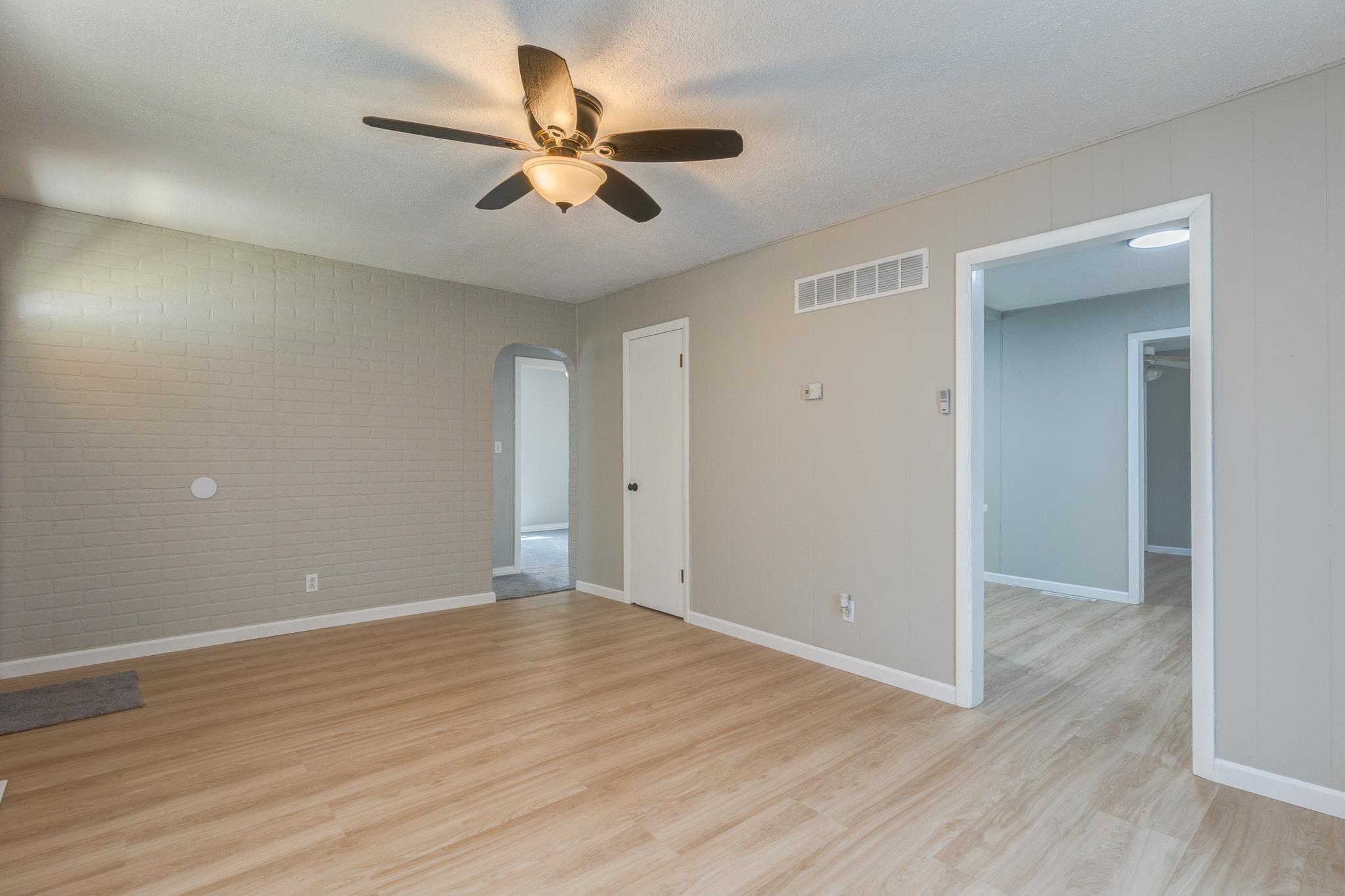 237 N Kansas Ave Property Photo 6