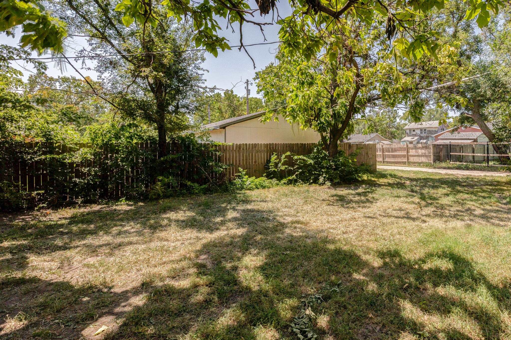 237 N Kansas Ave Property Photo 33