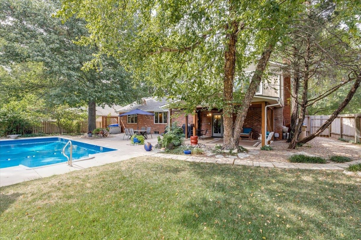 1313 E Briarwood Rd Property Photo 32