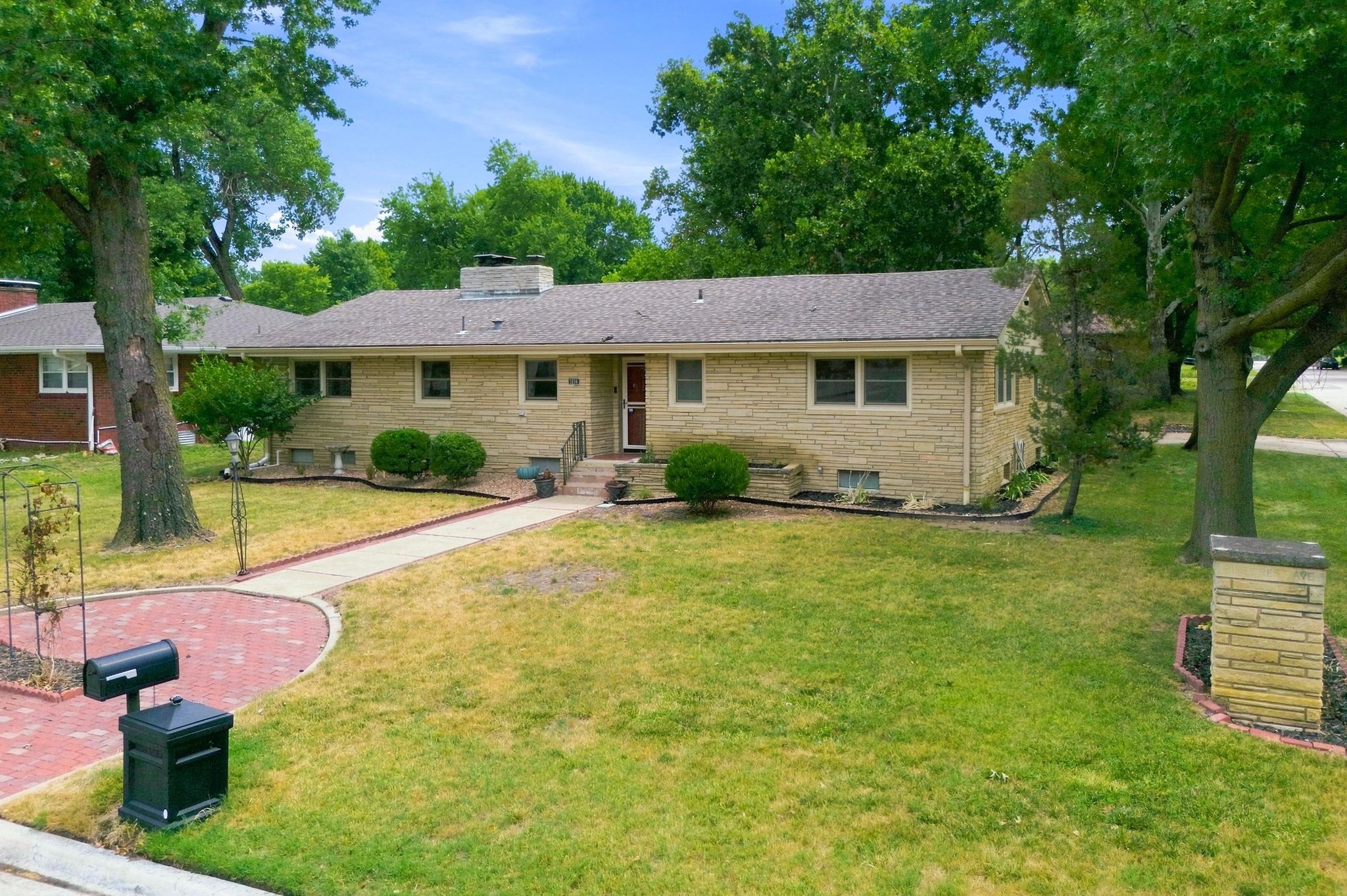 1104 N Pinecrest Street Property Photo 3