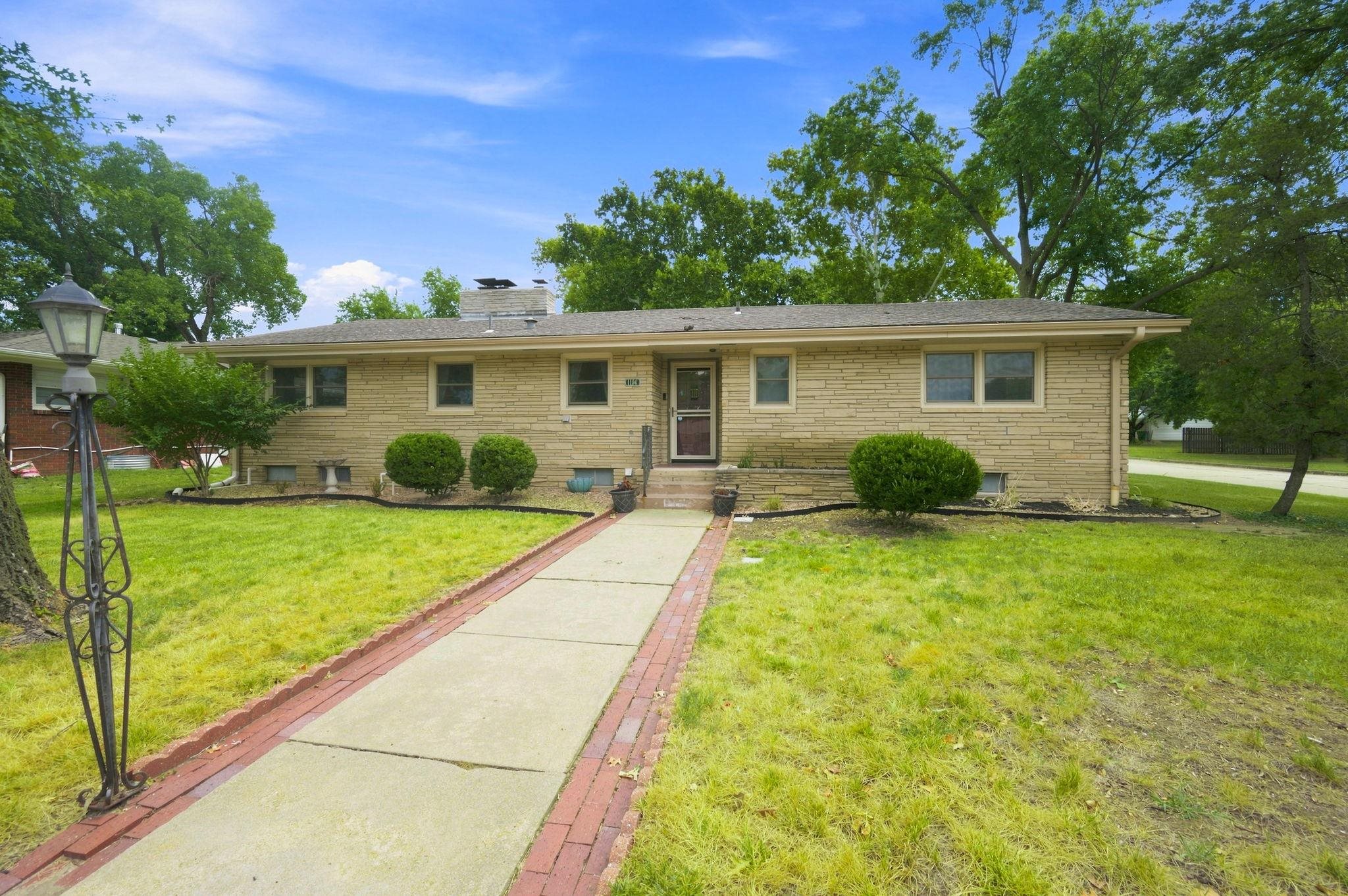1104 N Pinecrest Street Property Photo 5