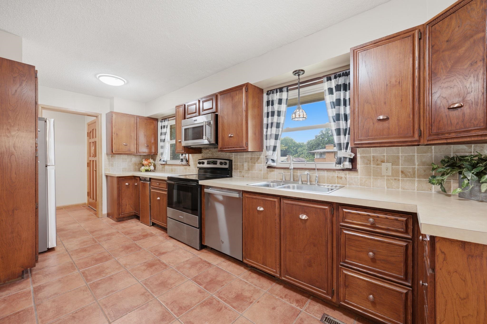 1104 N Pinecrest Street Property Photo 12