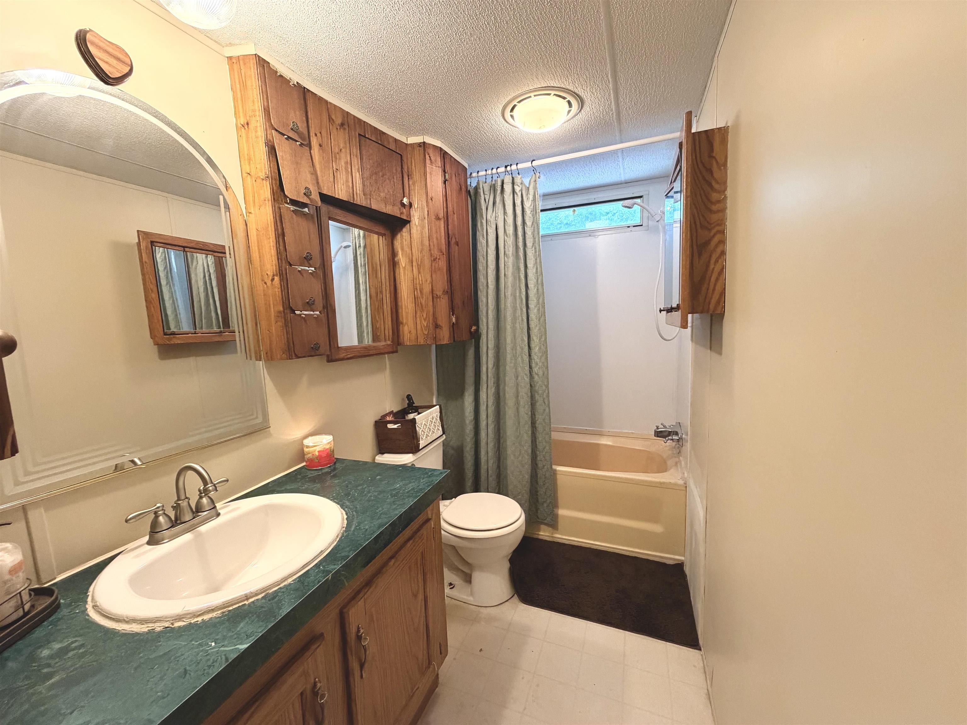 402 N Jewett St Property Photo 10