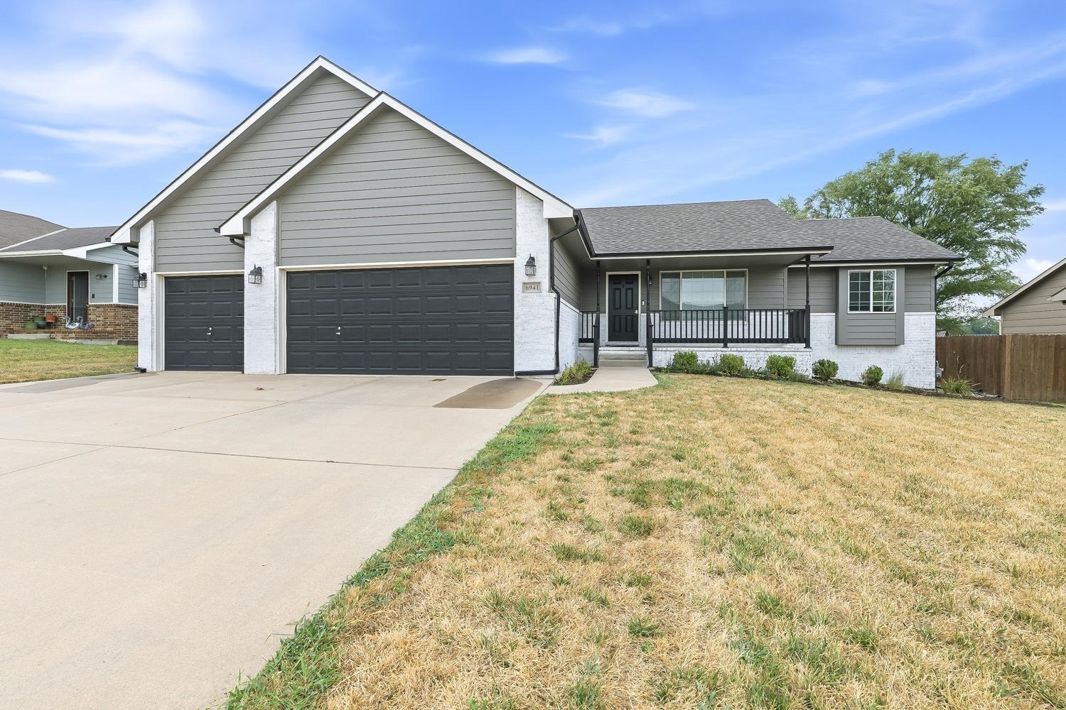 6941 N Wendell Cir Property Photo 1