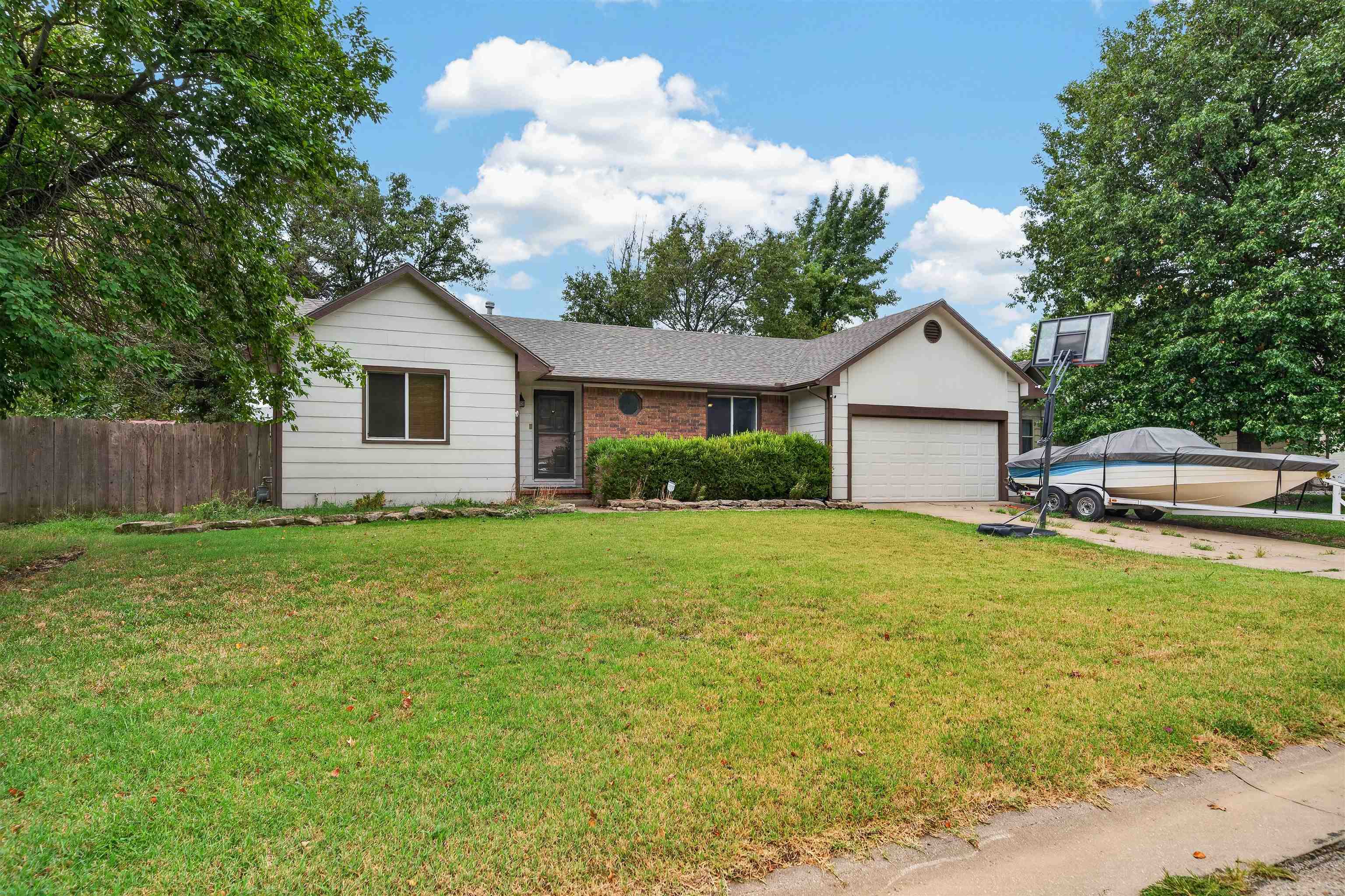 2153 S Lark Ct Property Photo 2