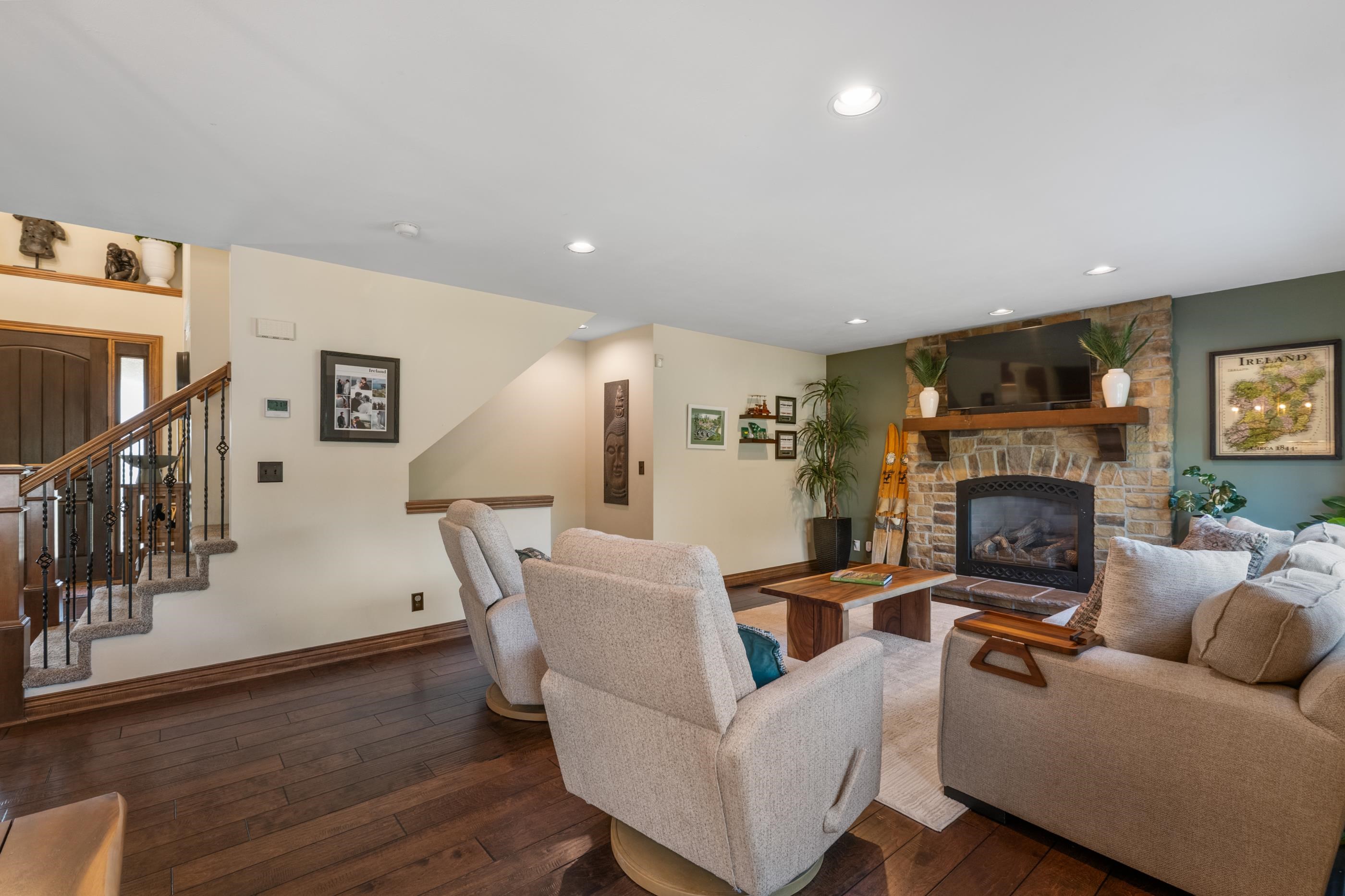 1158 N Bracken St. Property Photo 9