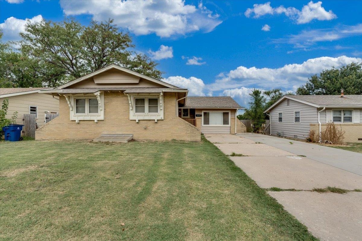 8206 E Levitt Dr Property Photo 1