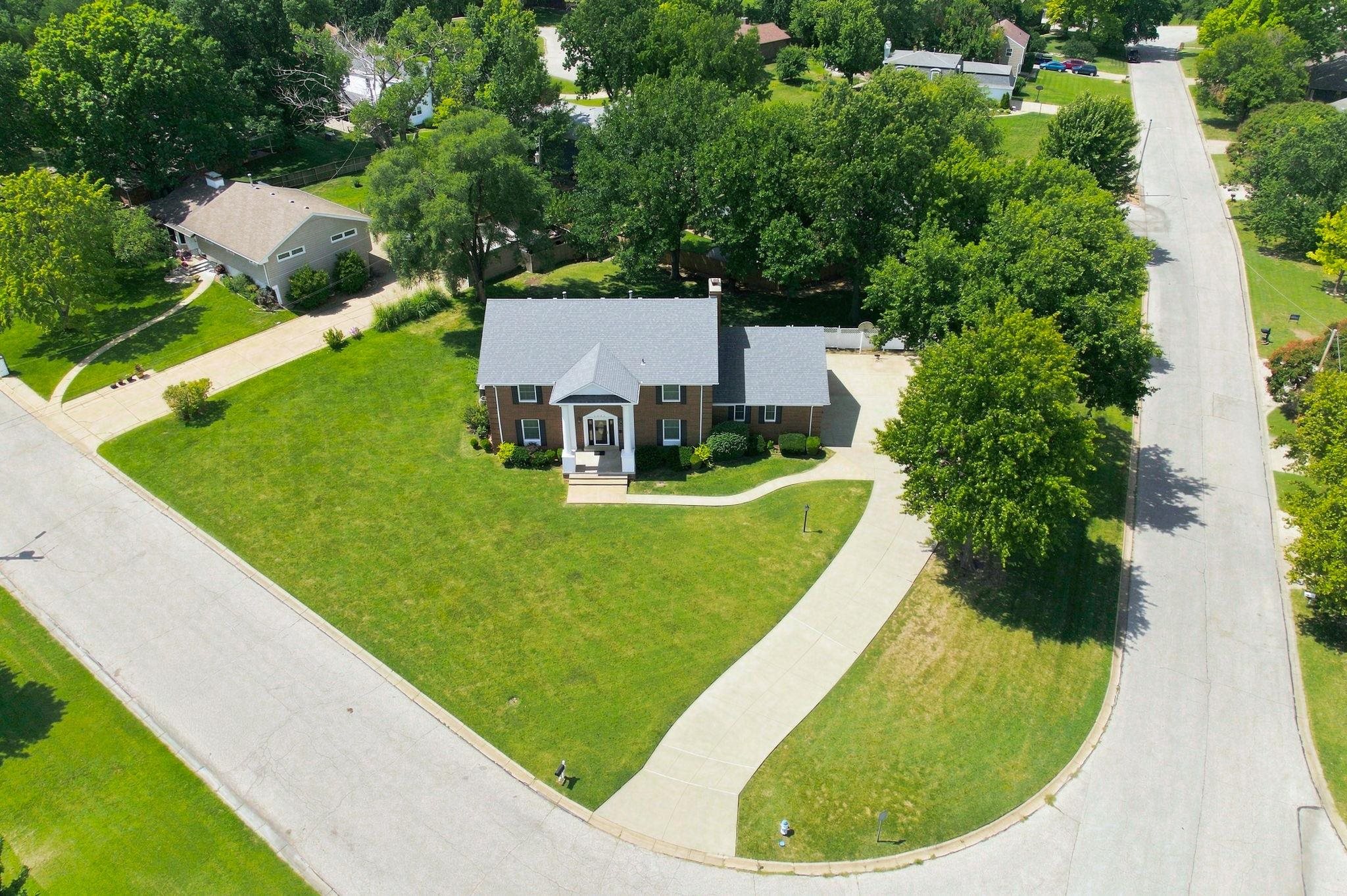 1861 Chelsea Dr Property Photo 2